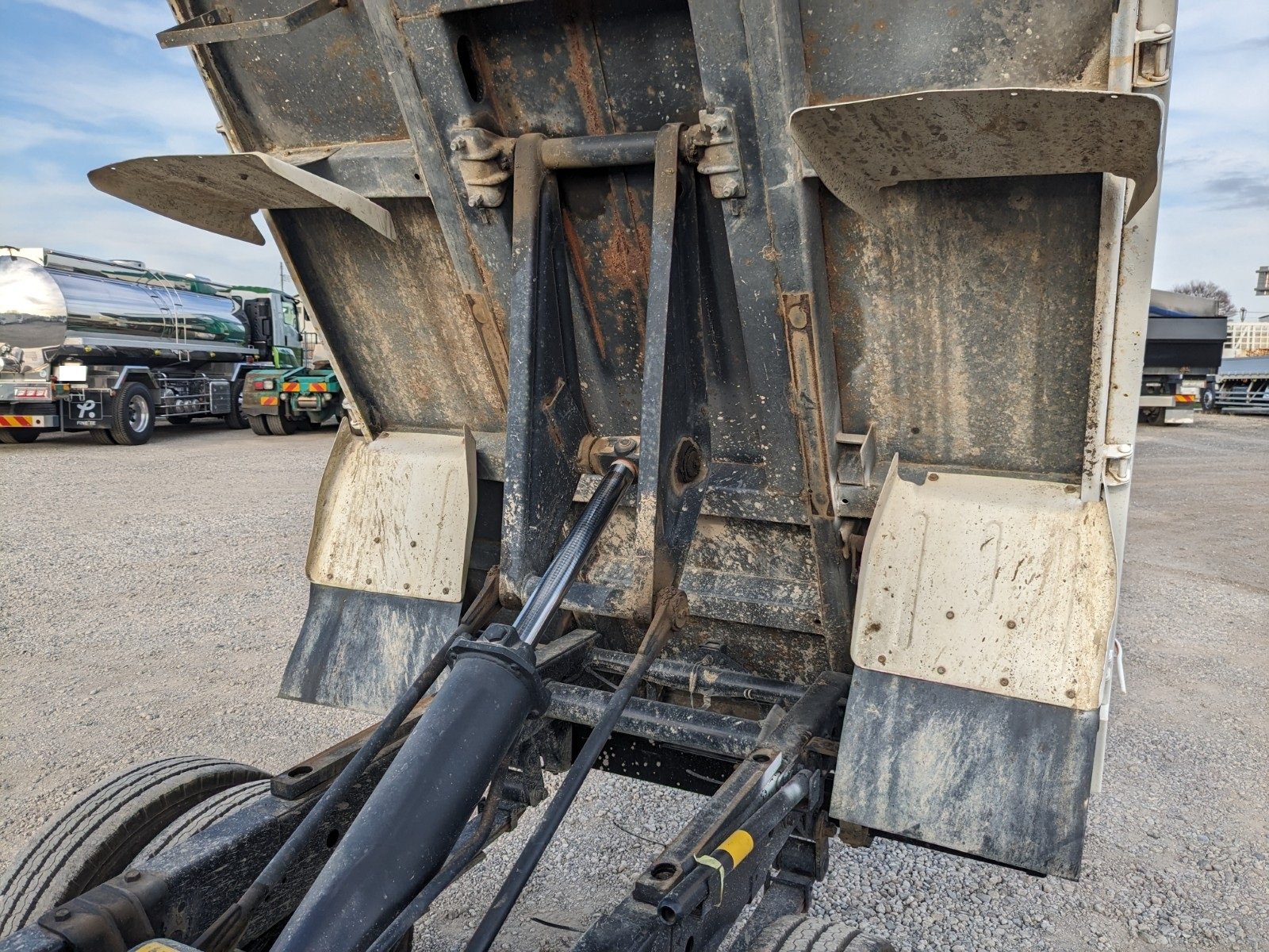 vehicle_image_20251226091545JCBZ43j6tk.jpg