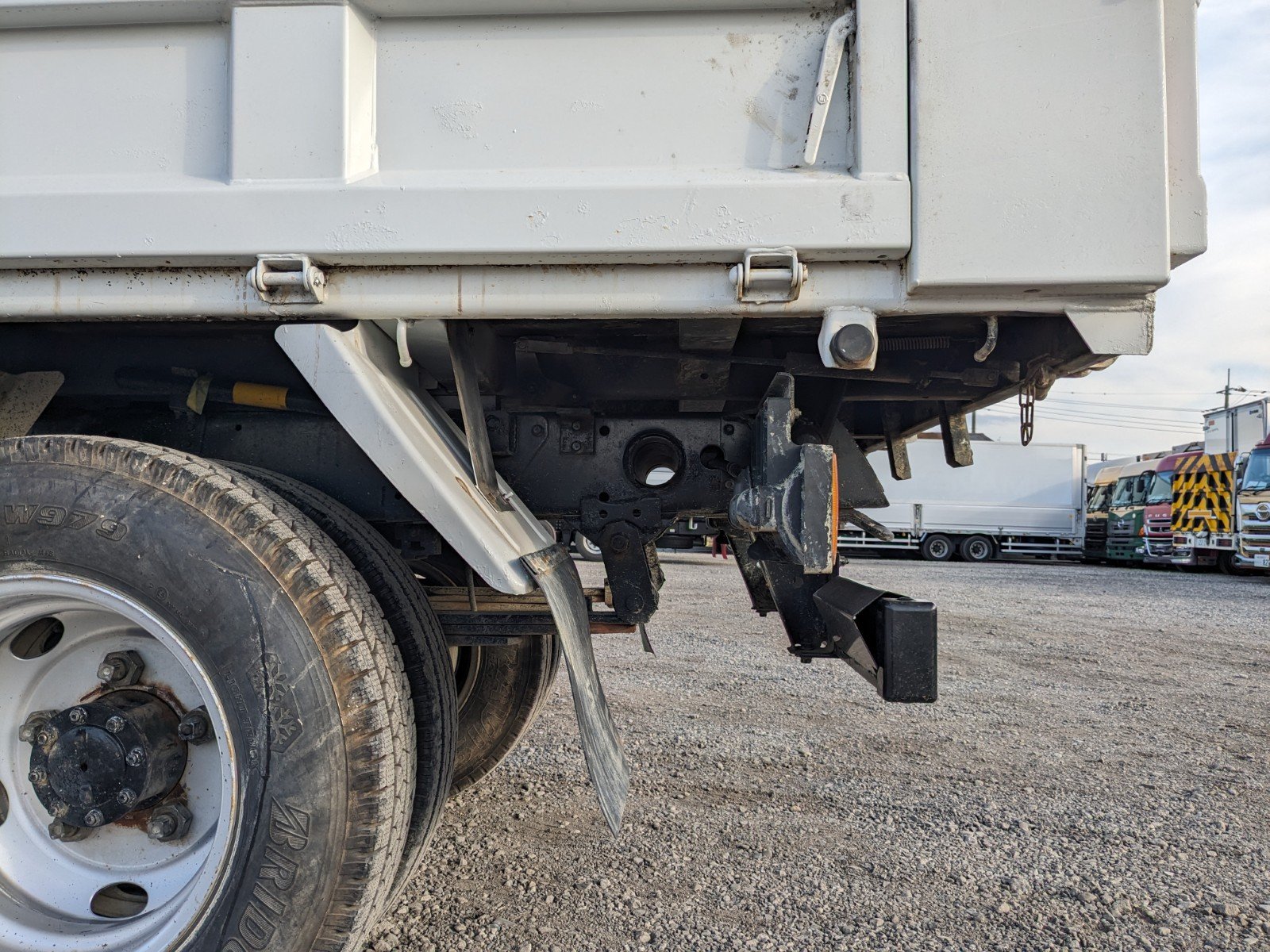 vehicle_image_20251226091545oznnxcSyro.jpg