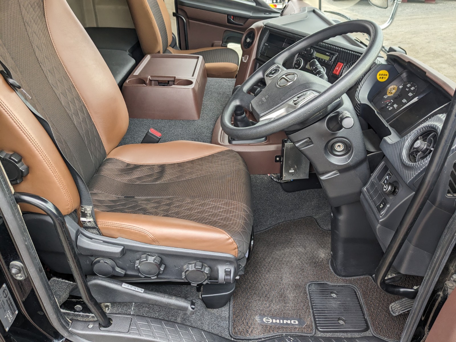 vehicle_image_20251201154248AvUb2IaZVi.jpg