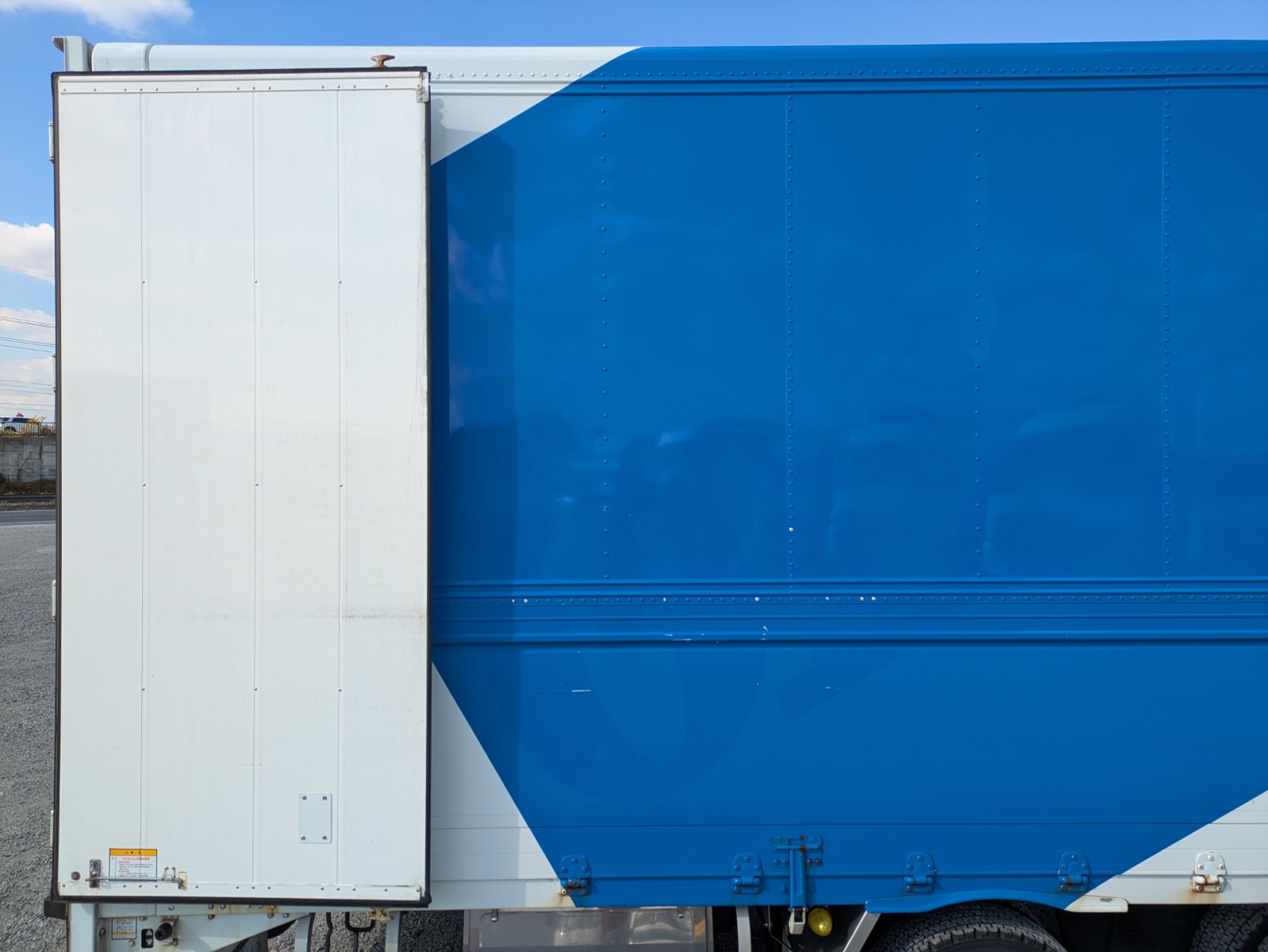 トラック販売・買取｜UJグループ（ウシトラ）