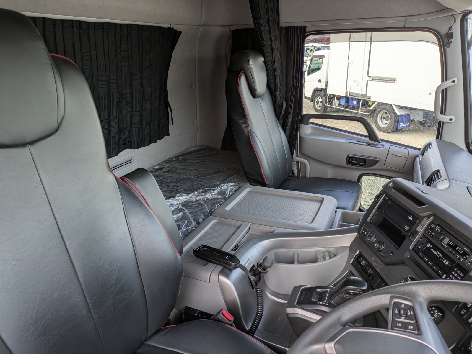 トラック販売・買取｜UJグループ（ウシトラ）