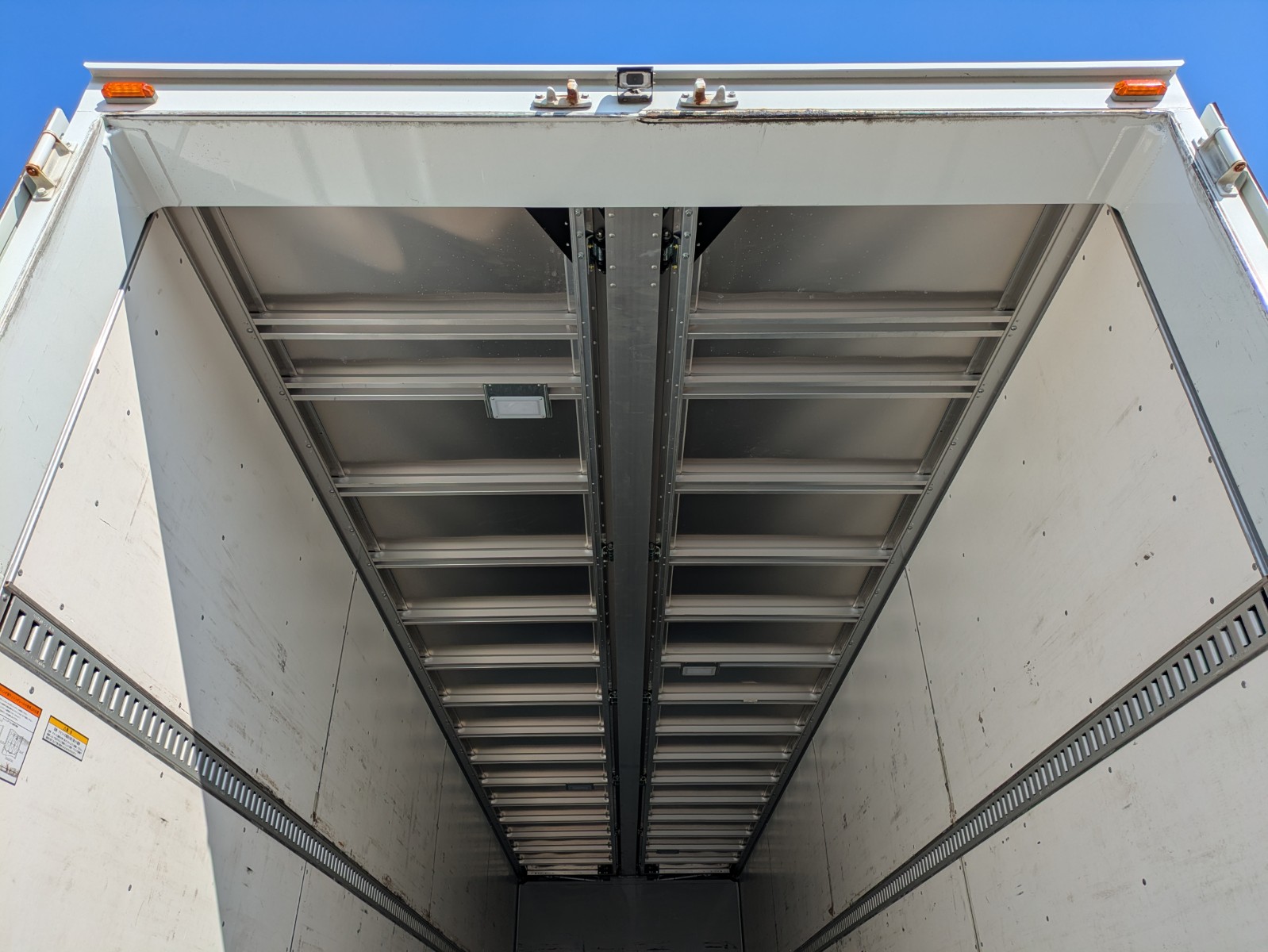 トラック販売・買取｜UJグループ（ウシトラ）