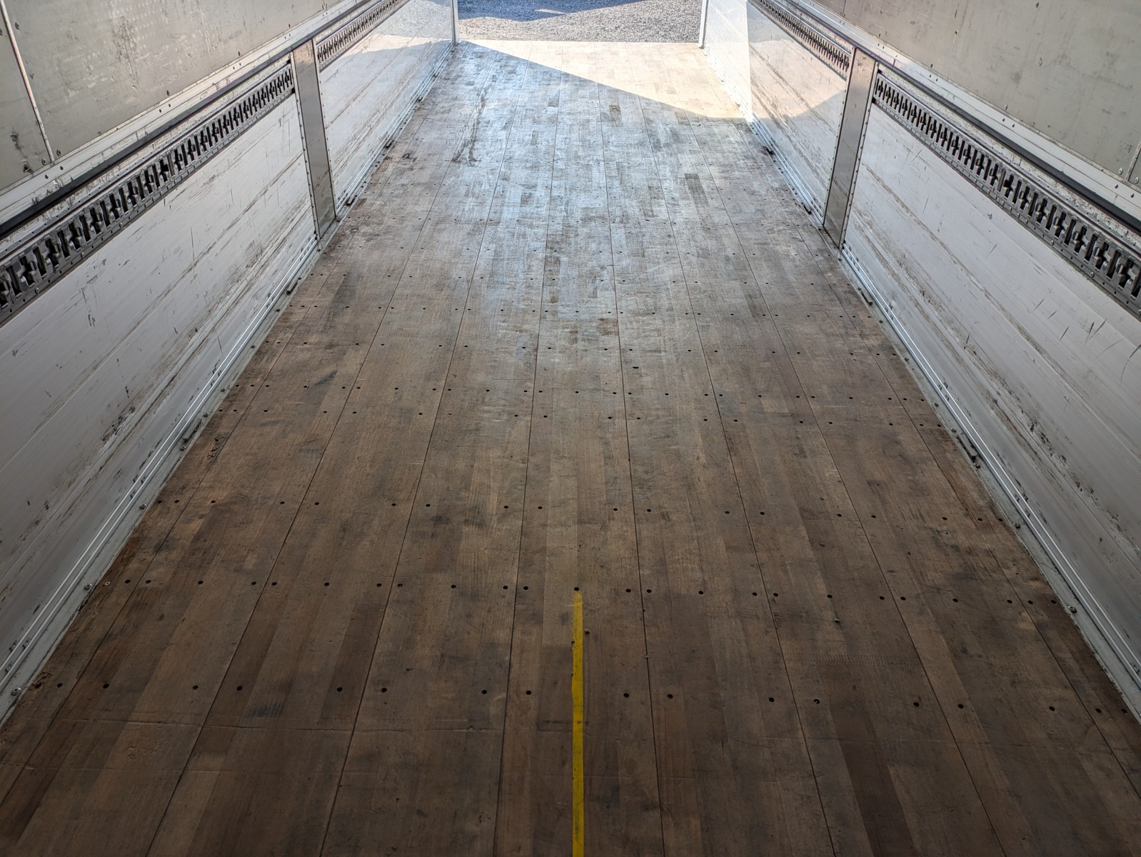 トラック販売・買取｜UJグループ（ウシトラ）