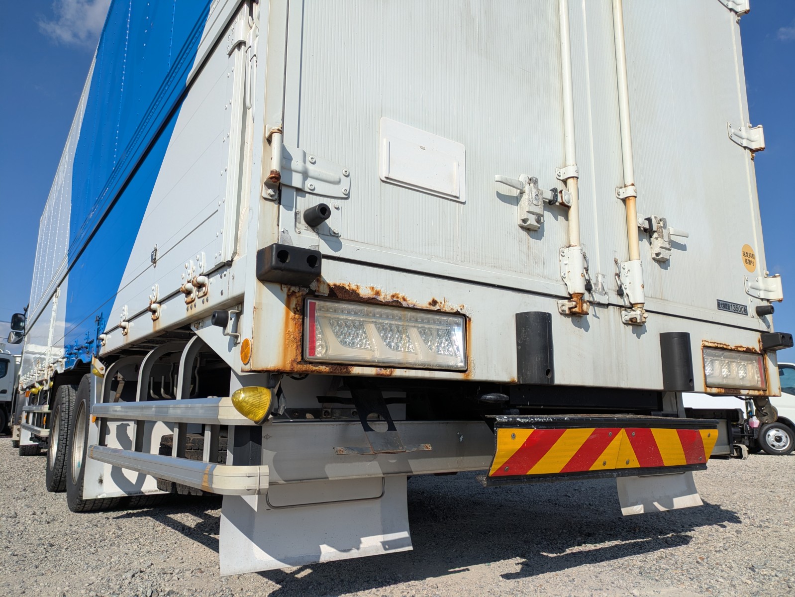 トラック販売・買取｜UJグループ（ウシトラ）