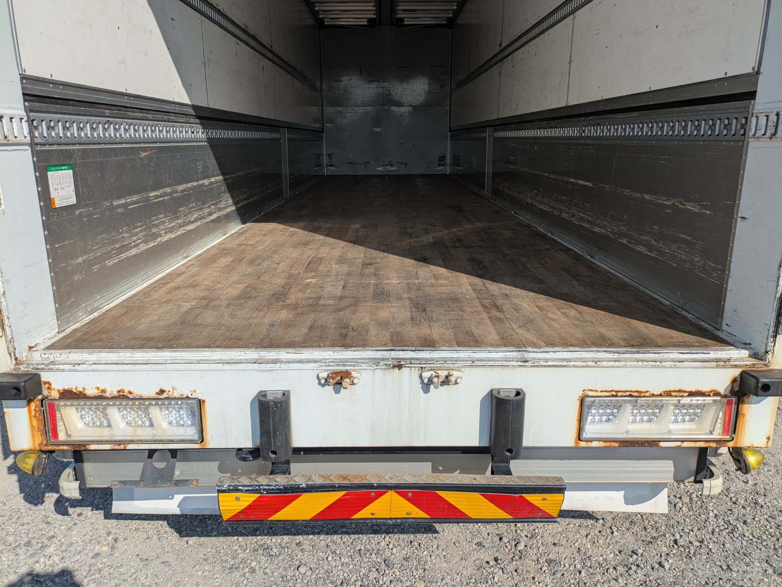 トラック販売・買取｜UJグループ（ウシトラ）