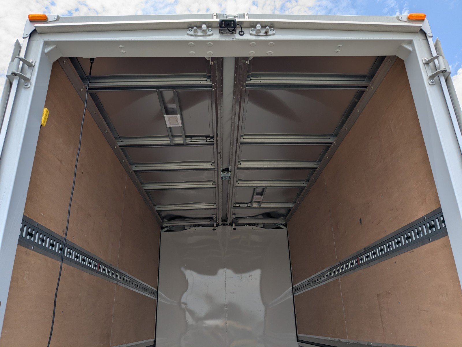 vehicle_image_20260609103056Kbl5YT5gDb.jpg