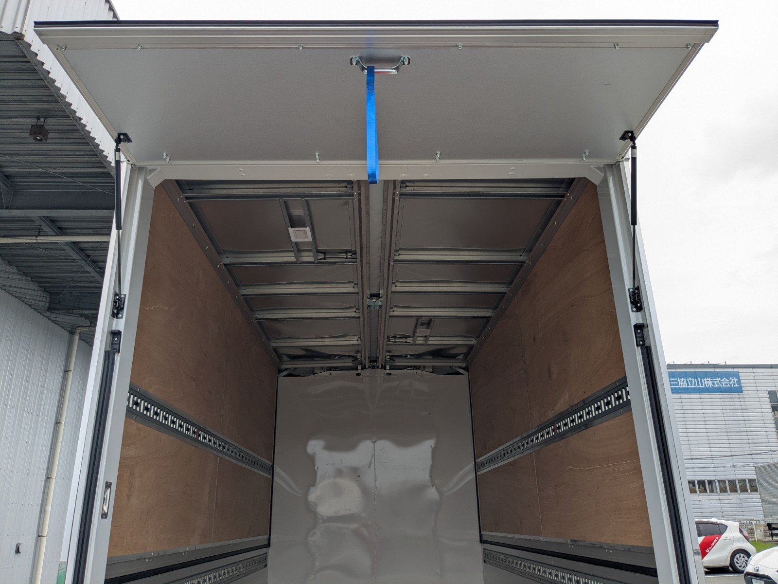 vehicle_image_20260612165818CN3wvWnbjI.jpg