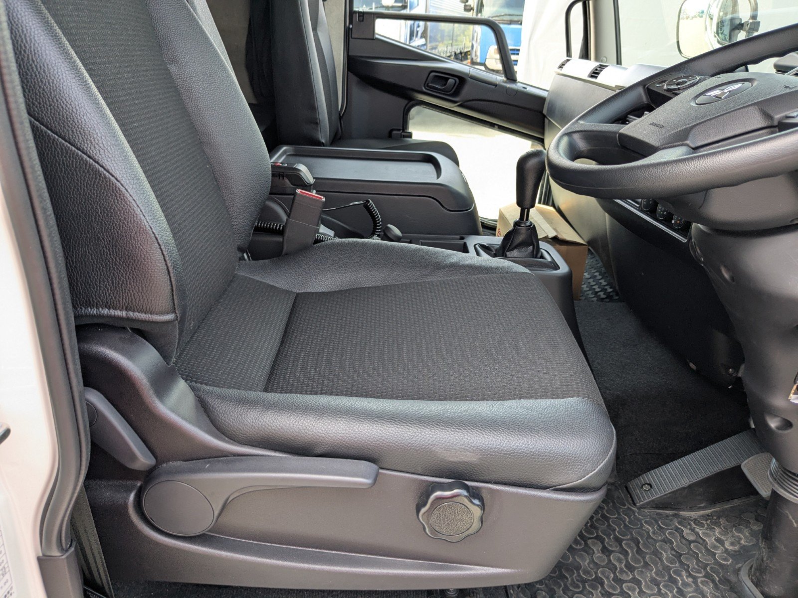 vehicle_image_20260612171958TLS6FdHmVc.jpg