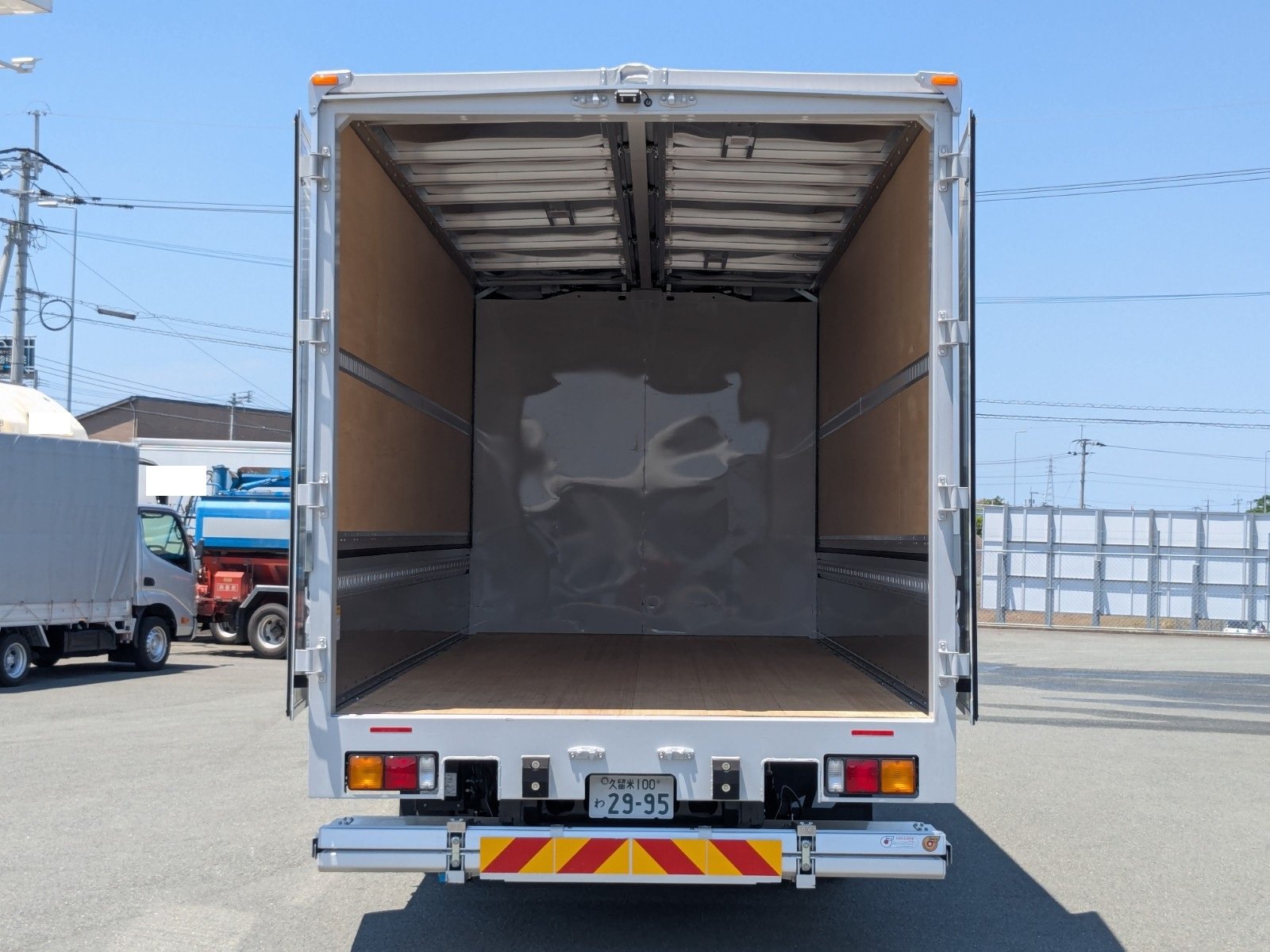 vehicle_image_20260612172511SKNPC6ox2l.jpg