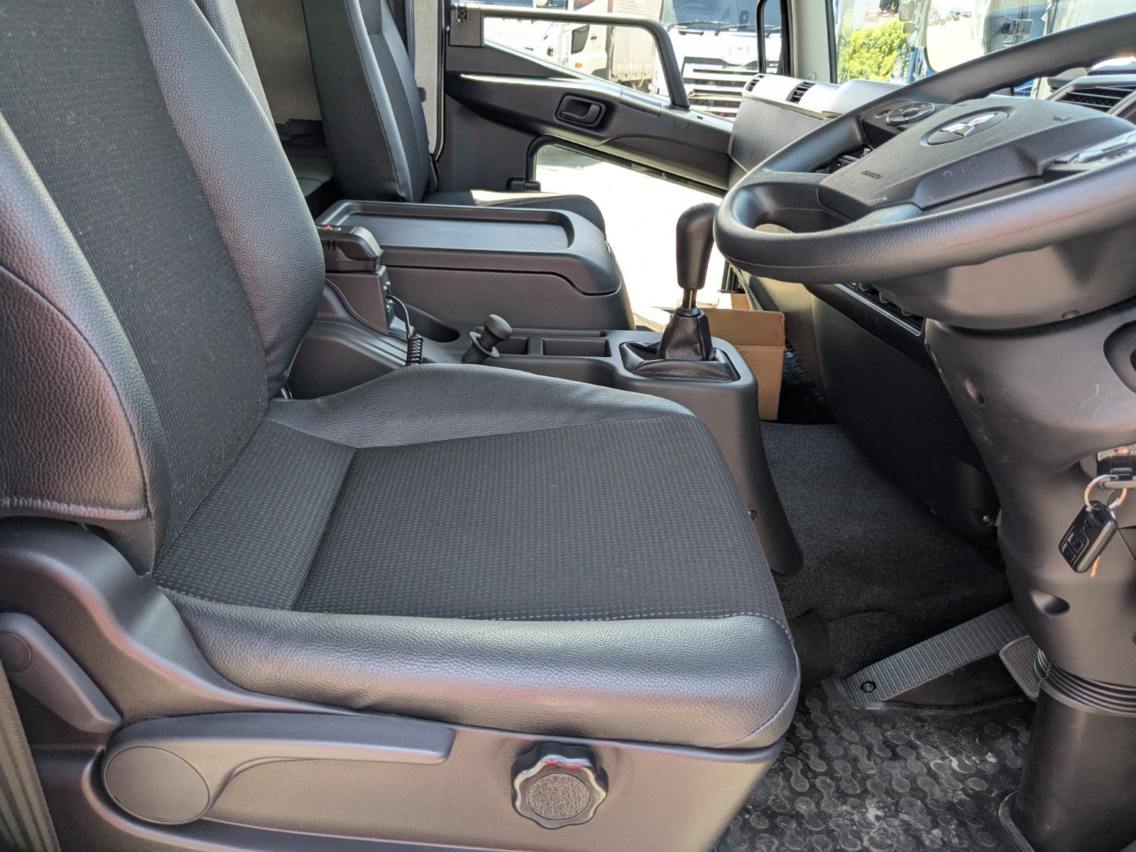 vehicle_image_20260612172512bMqWdIYunH.jpg