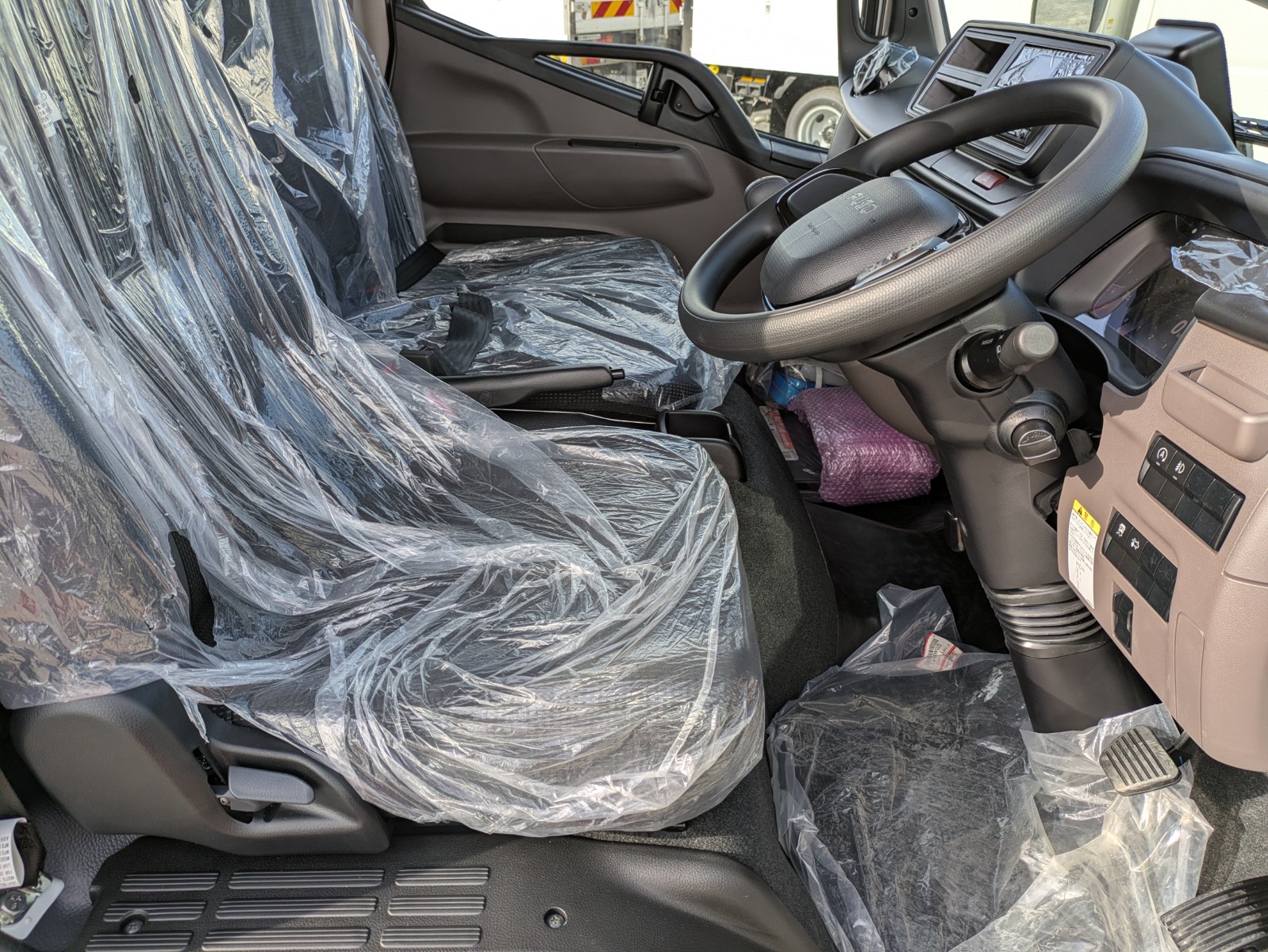 vehicle_image_20251210165441nKL3YhgUaJ.jpg