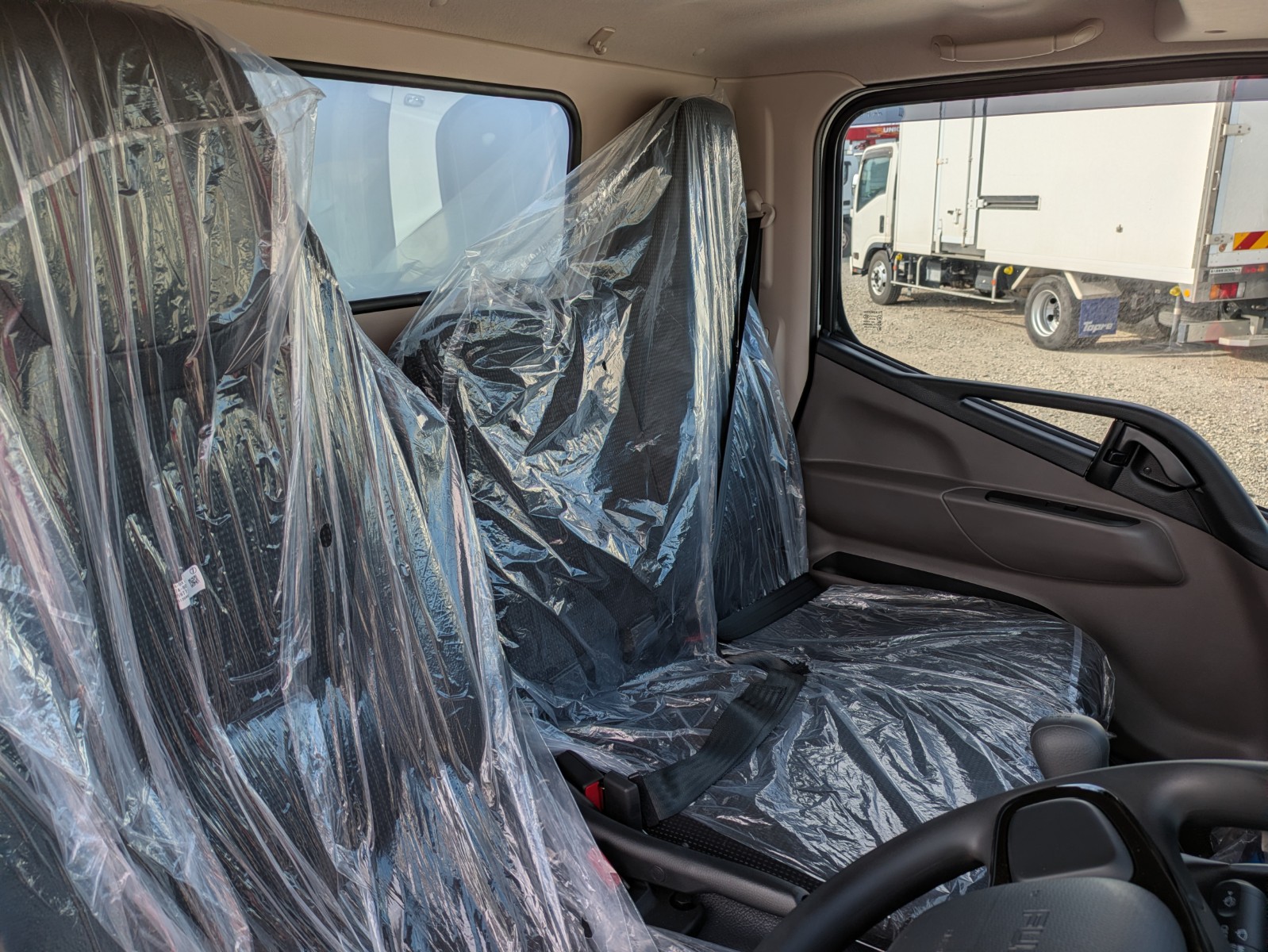 vehicle_image_20251210165441yNhqcXM2iK.jpg