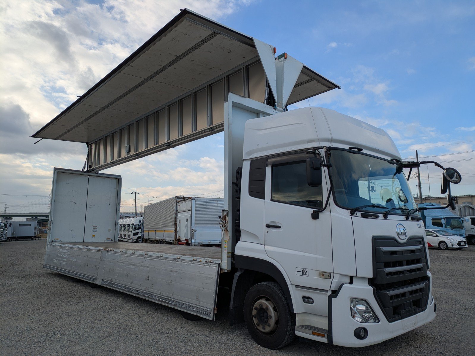 vehicle_image_20260109091342qSTjB2BaY8.jpg