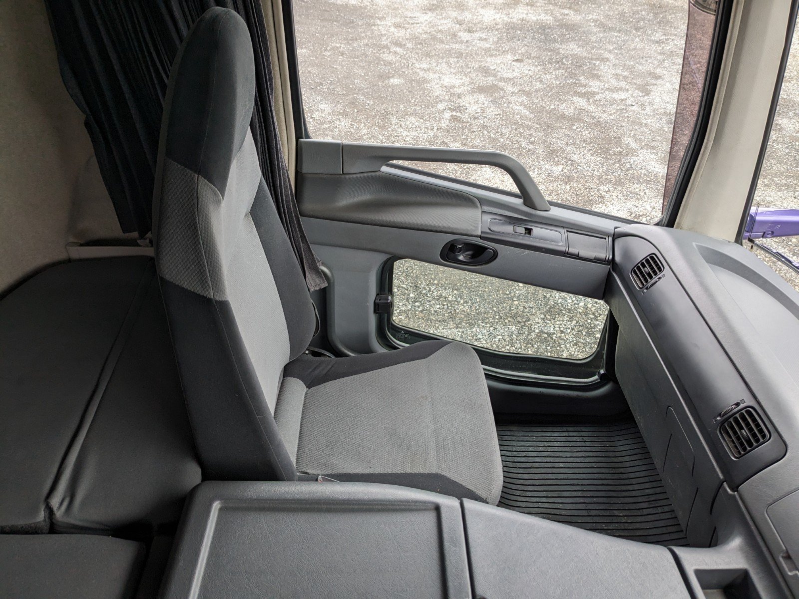 vehicle_image_20260107091123s1RNcch3AM.jpg