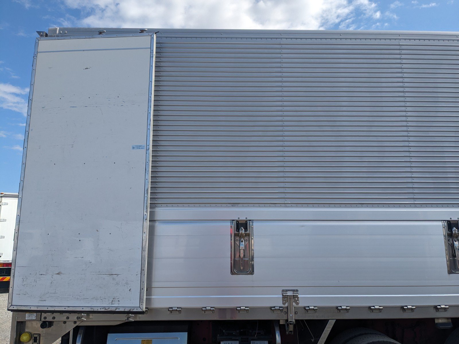 vehicle_image_20260309162512xlWTZu6XTh.jpg