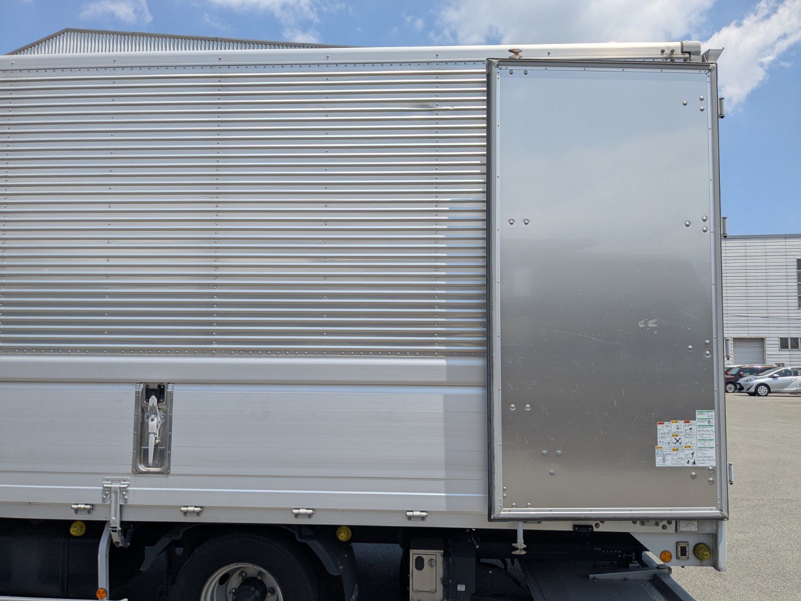 vehicle_image_20260601101348UpAOH4T8aL.jpg