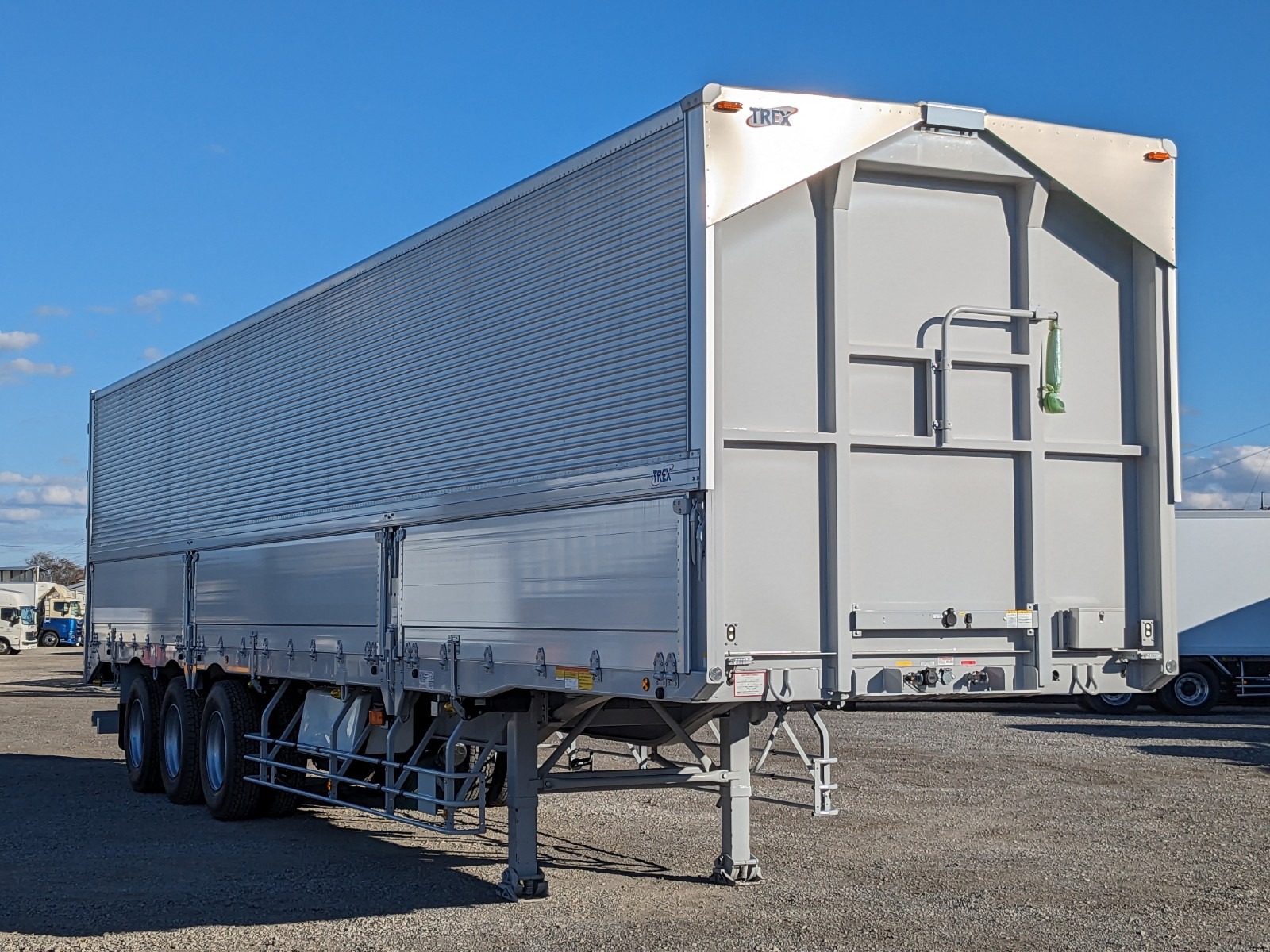 トラック販売・買取｜UJグループ（ウシトラ）