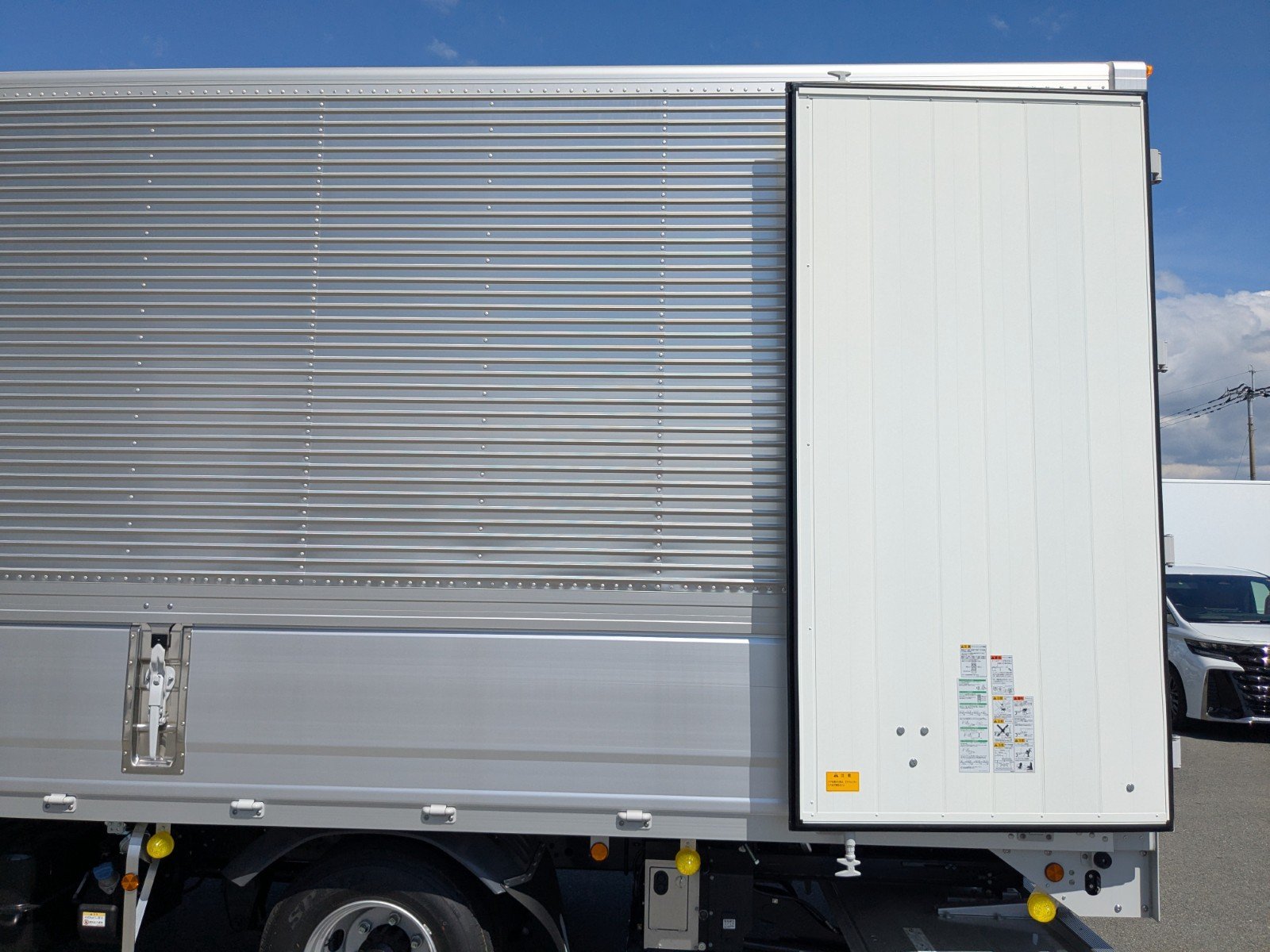 vehicle_image_20260422135635Ik8JoS0ZKB.jpg