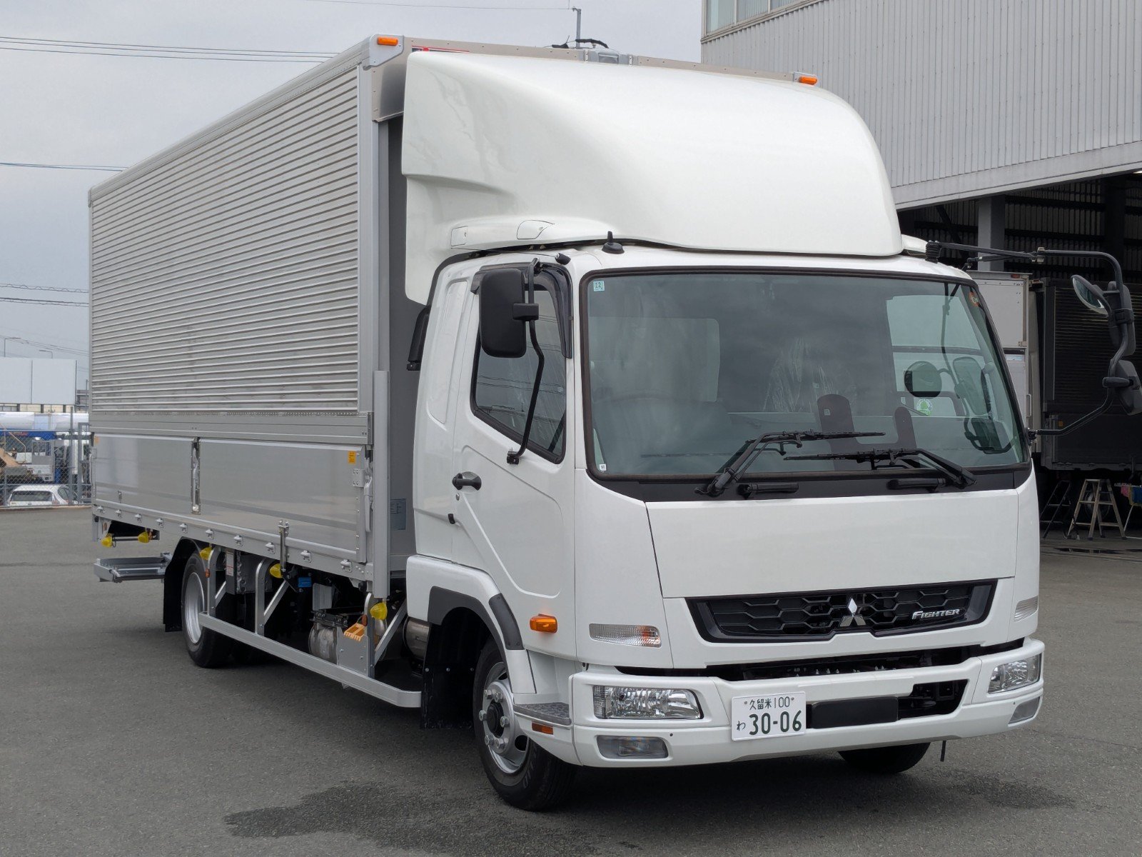 vehicle_image_202604221345510W4sBzWVpK.jpg