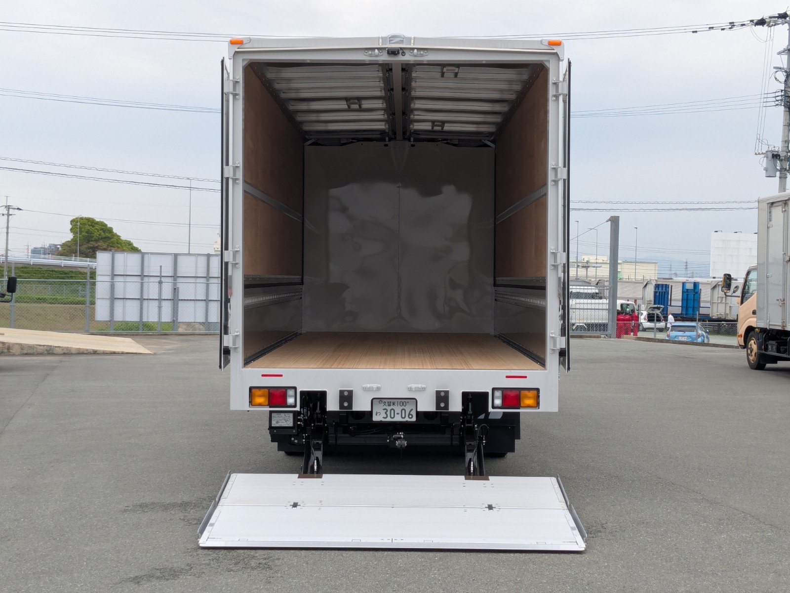 vehicle_image_20260422134551hDD2iqWyqw.jpg