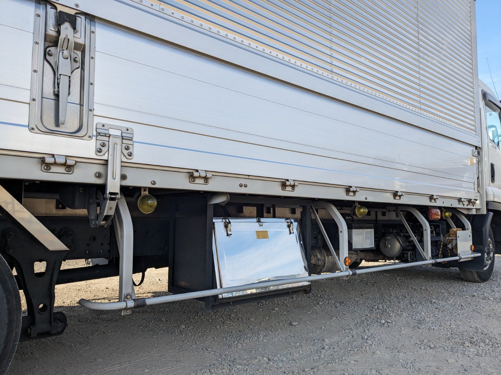 vehicle_image_20260207112041UlZdq2LfJV.jpg