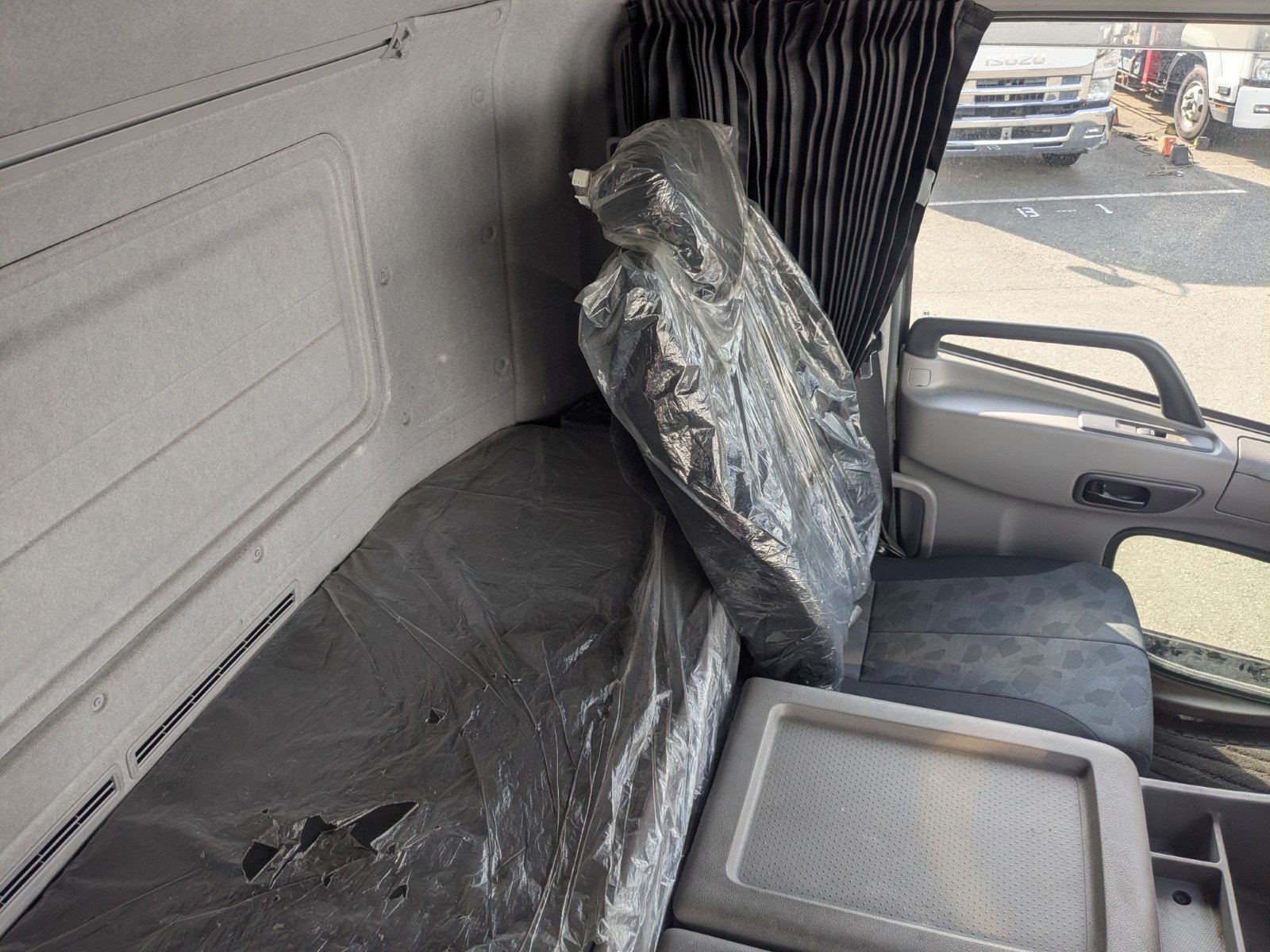 vehicle_image_20260120183943OfMYY0wETP.jpg