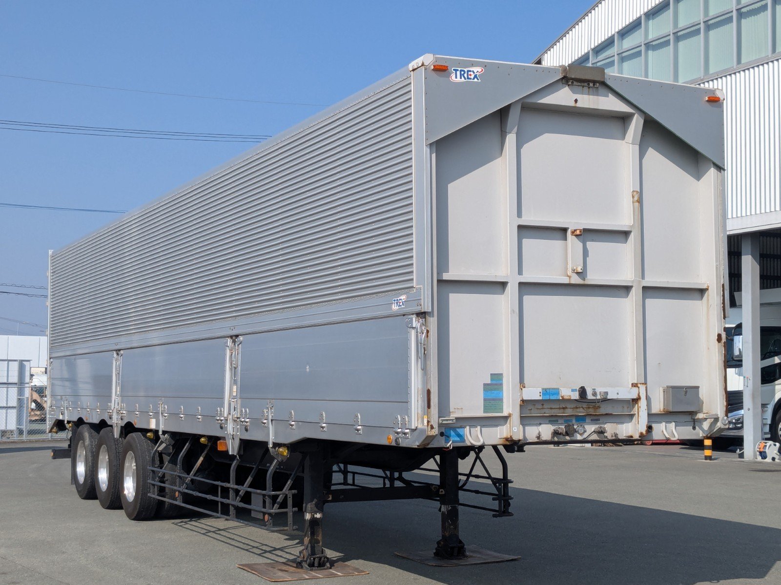 トラック販売・買取｜UJグループ（ウシトラ）