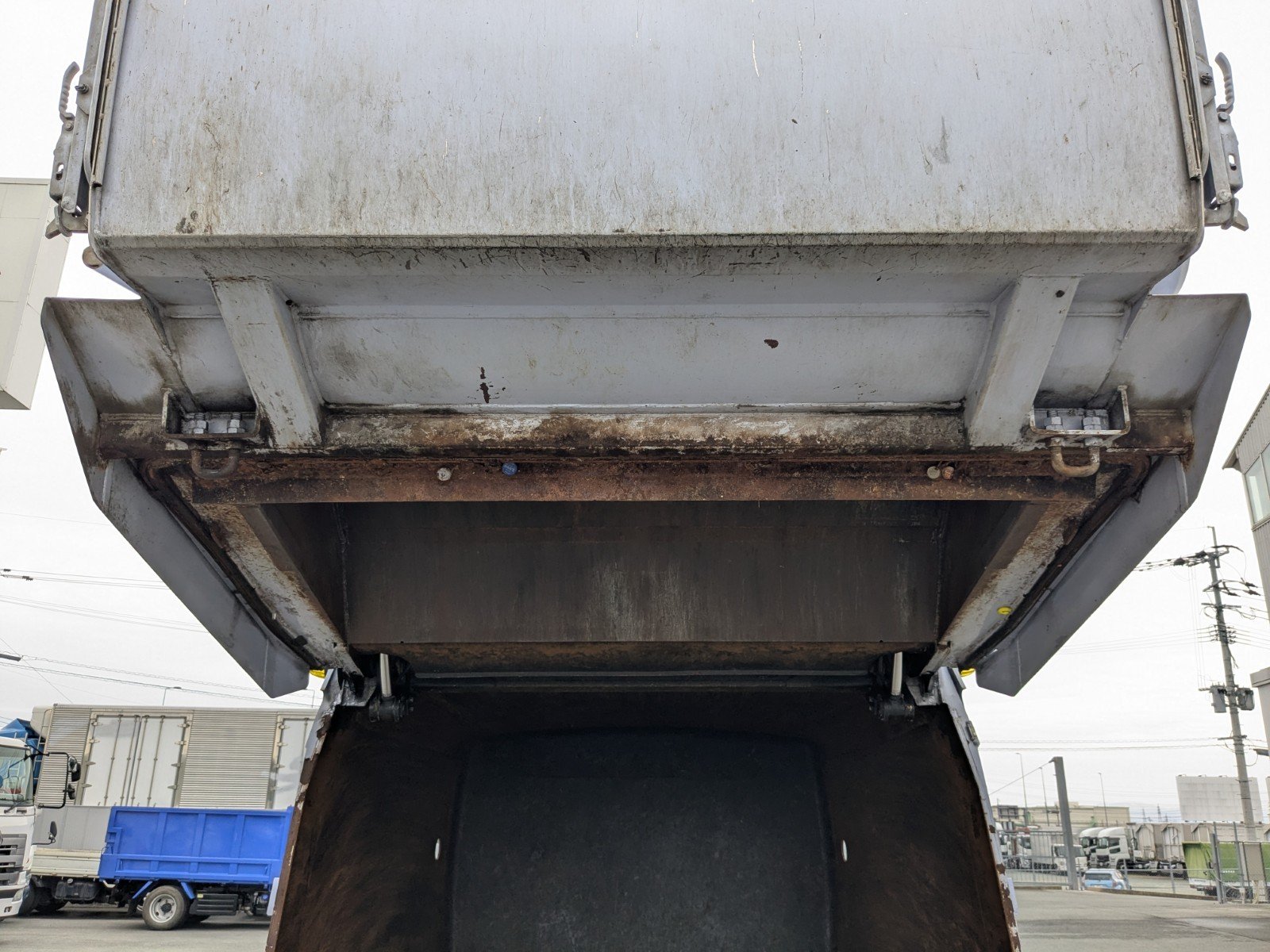 vehicle_image_202601261827099m7yo7hiVx.jpg