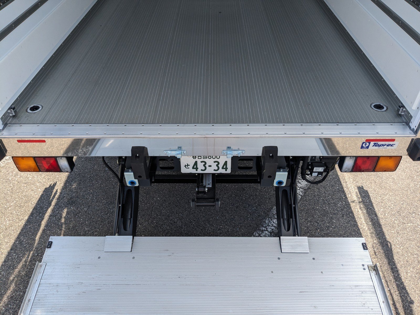 vehicle_image_20260612111407kxGybWnIBD.jpg