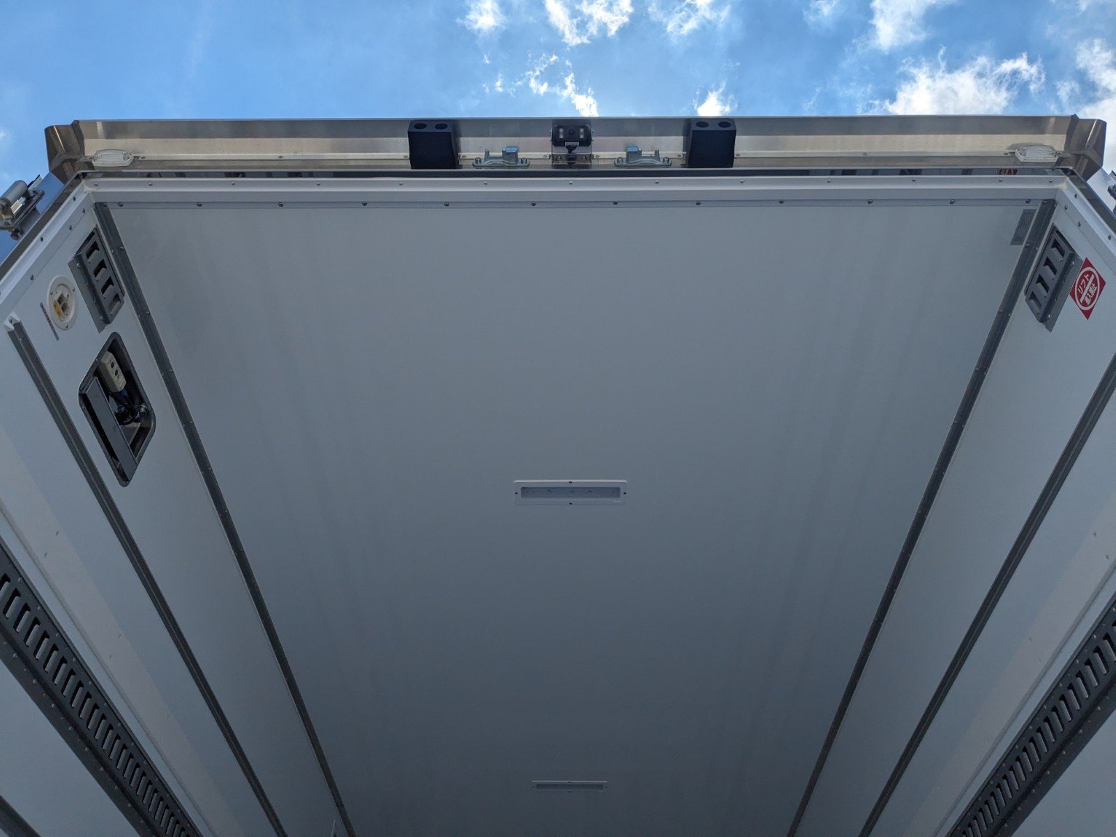 vehicle_image_20260612111407pIsHBn54fq.jpg