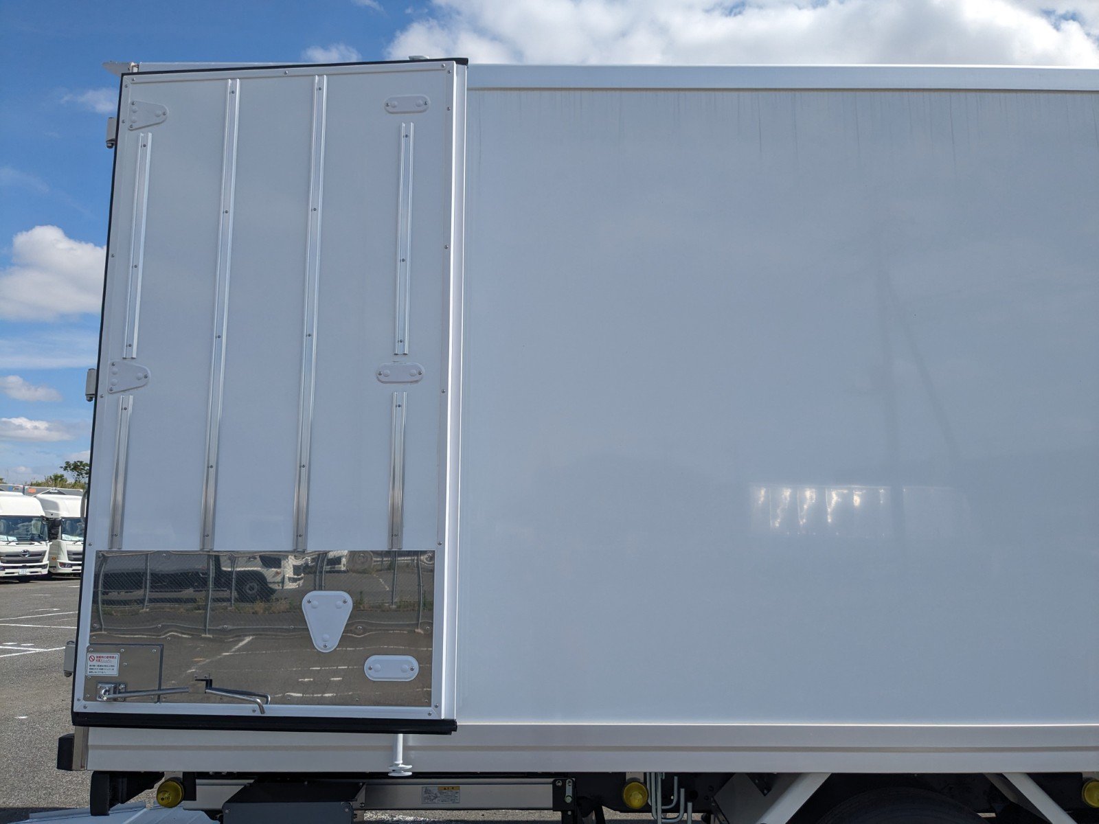 vehicle_image_20260612103408UQrn4HbEW7.jpg