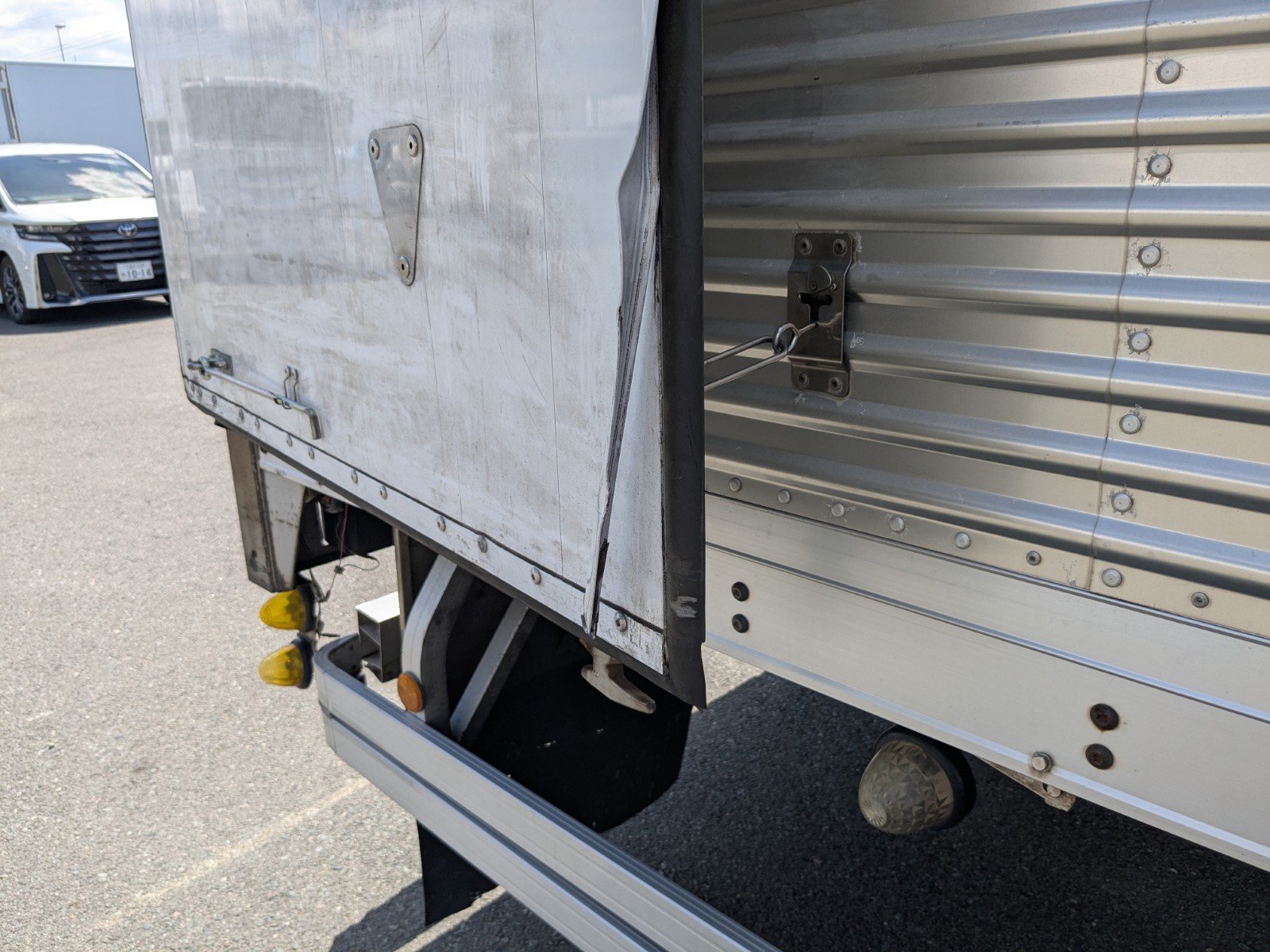 vehicle_image_20260408092723JvB9fHhkUK.jpg