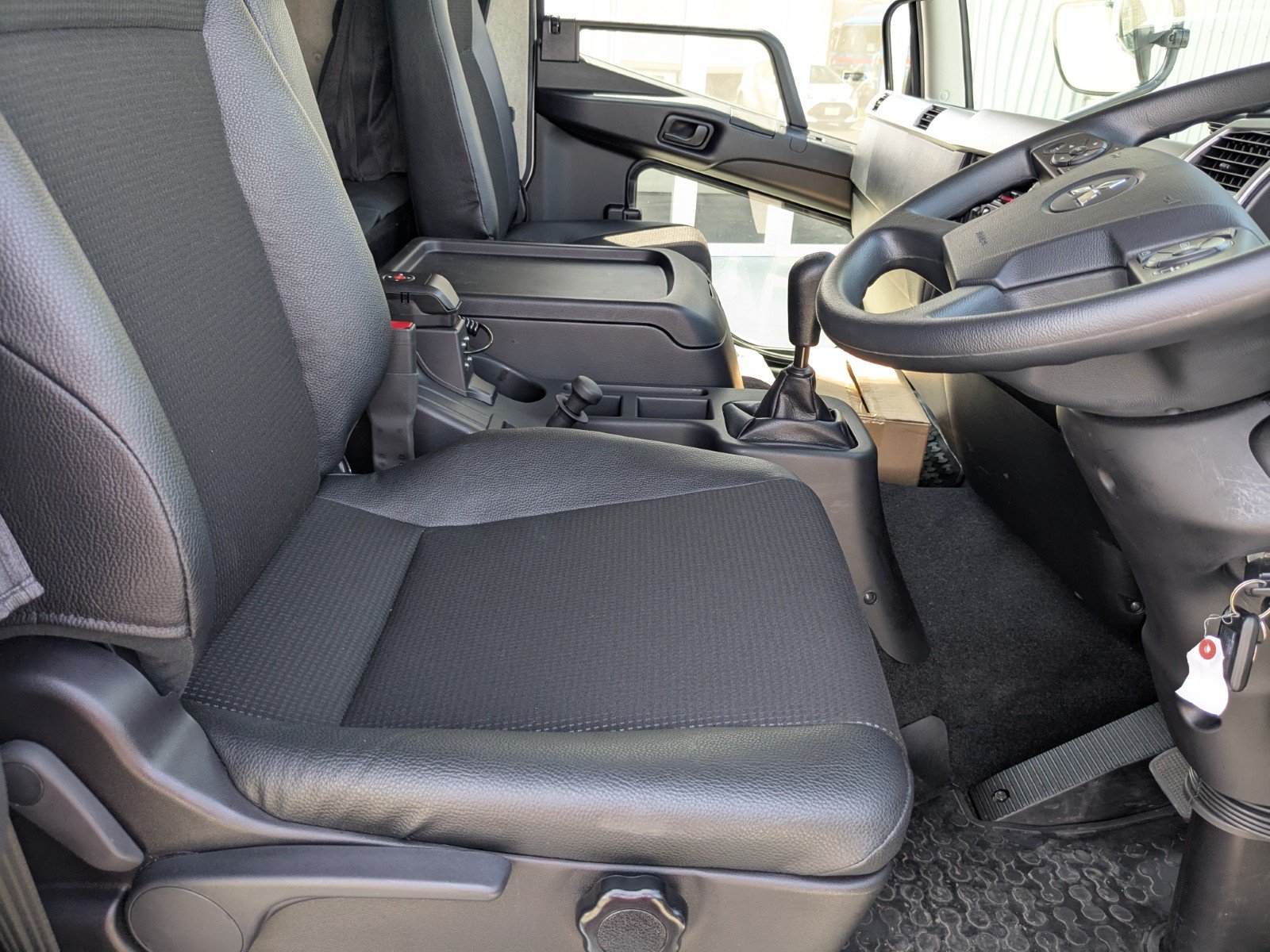 vehicle_image_202606121608212kAsF5tygn.jpg