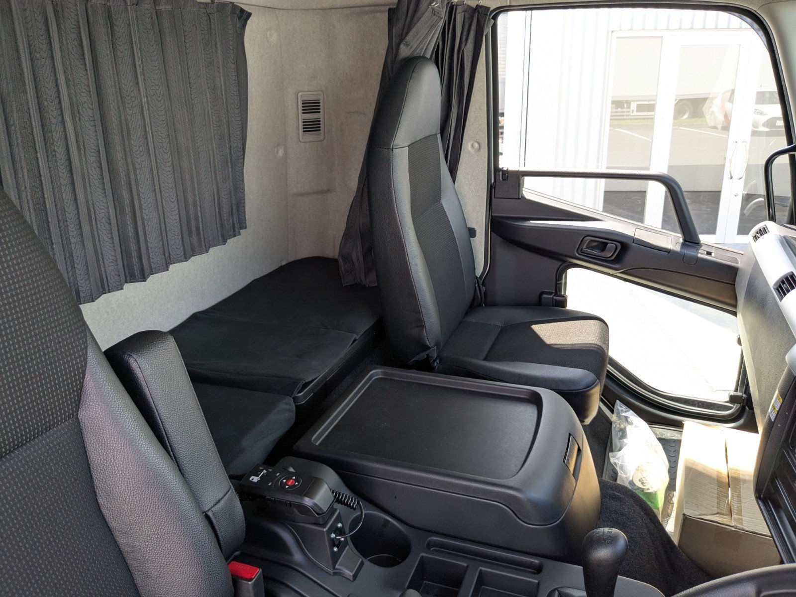 vehicle_image_202606121608213YQF3hTCfS.jpg