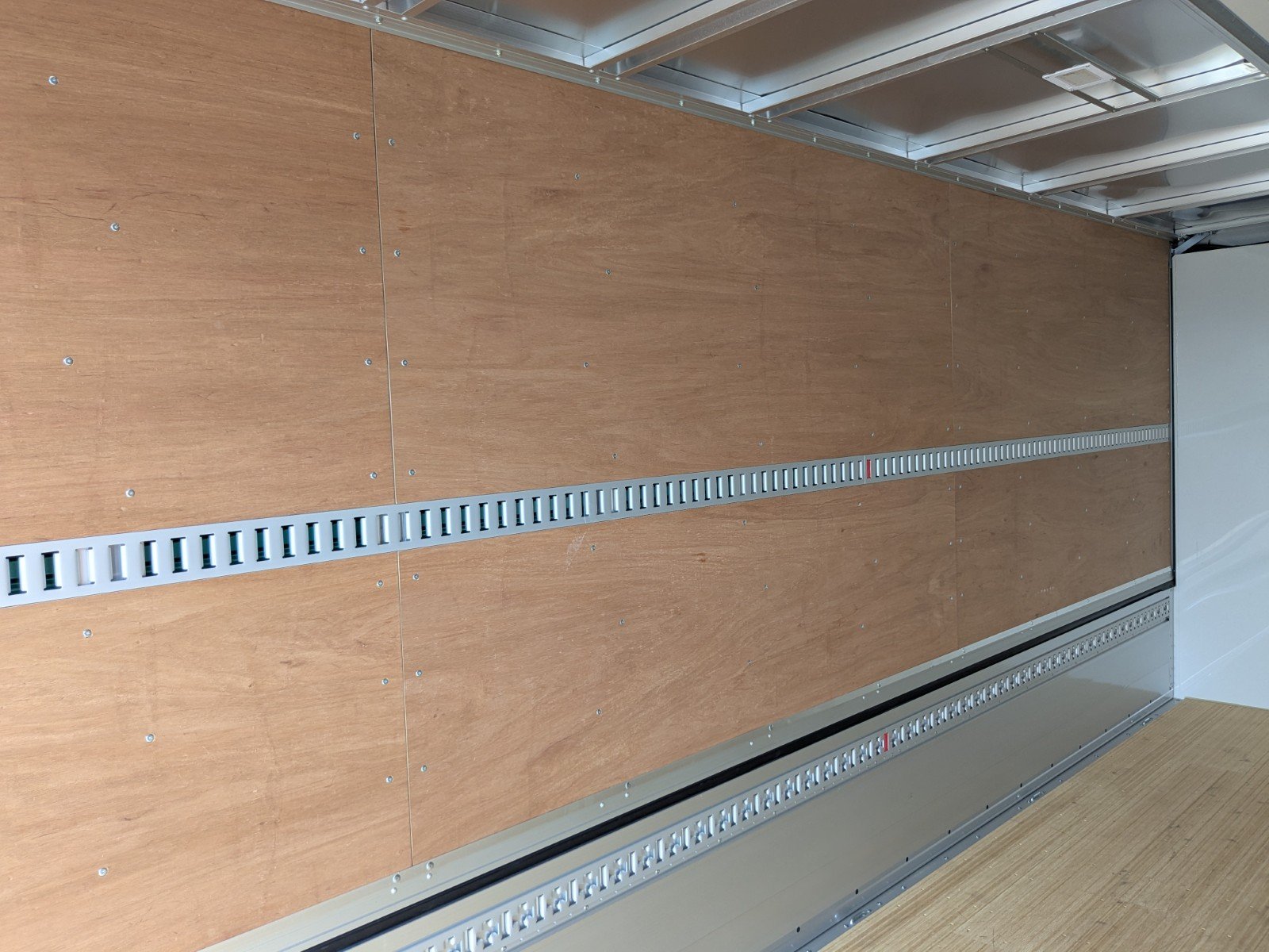 vehicle_image_20260612163319mRIQ5qV3QP.jpg
