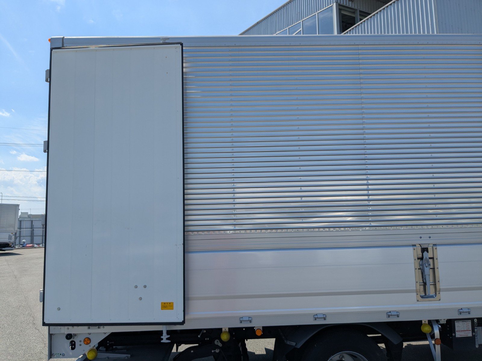 vehicle_image_20260612165301Hfb47TfaT5.jpg