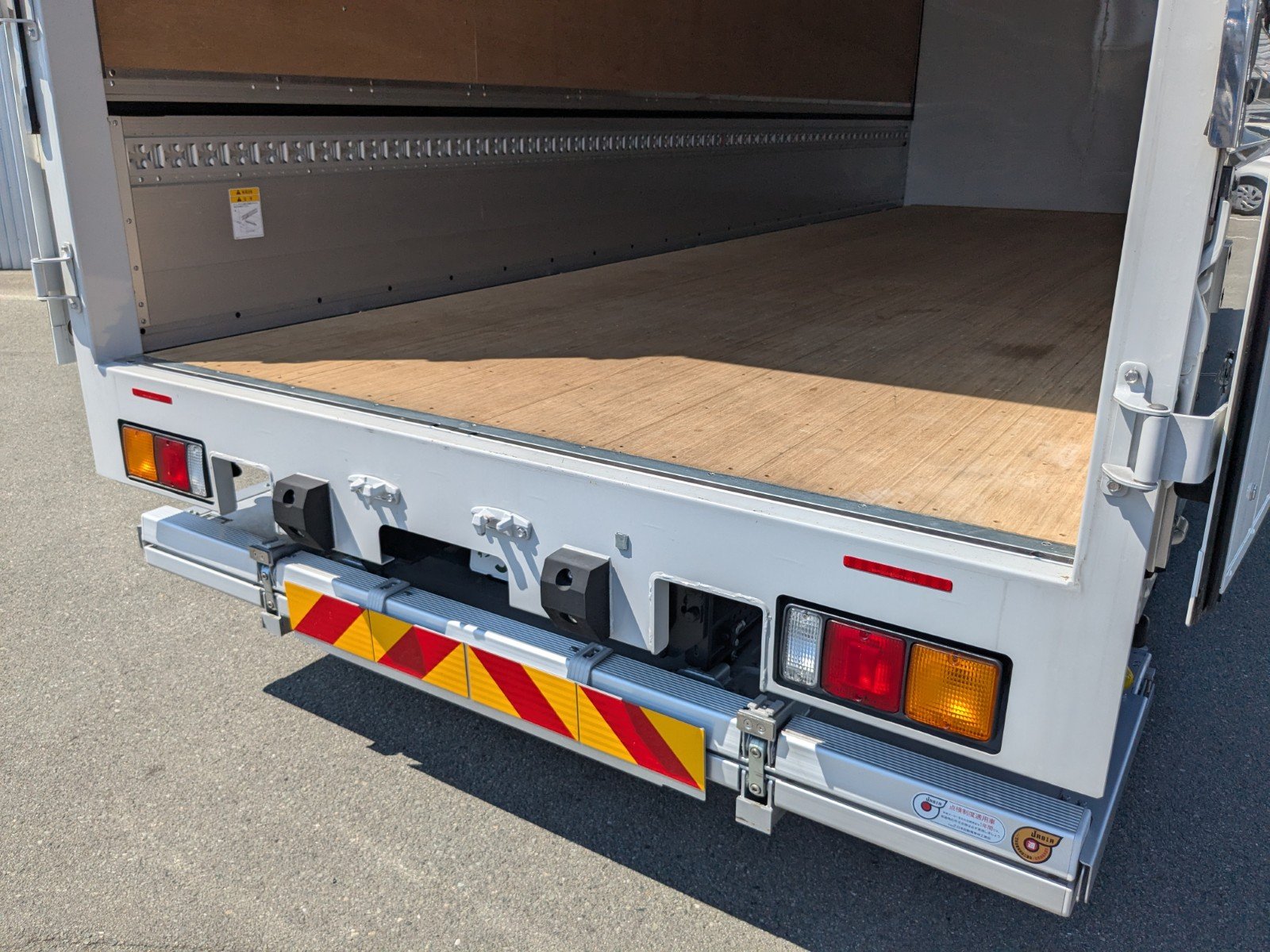 vehicle_image_20260612165301ai1wVnfrDl.jpg