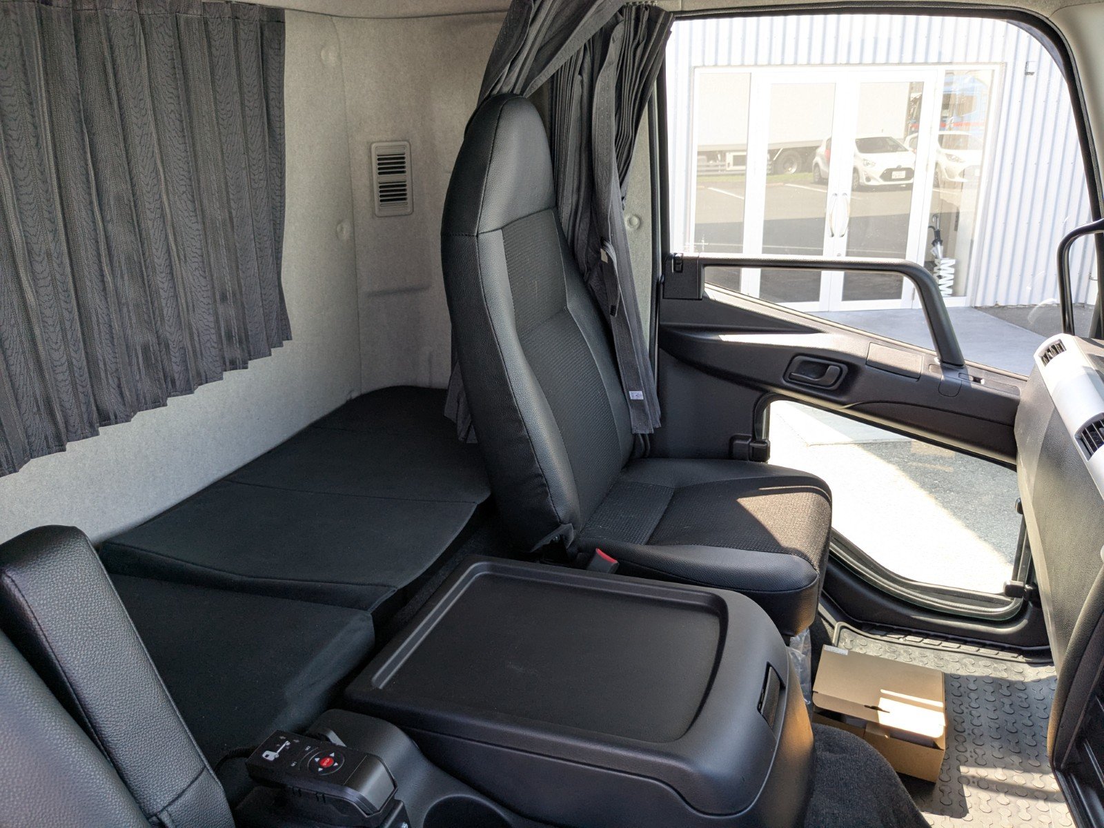 vehicle_image_20260612165301tU9N6GUzMm.jpg
