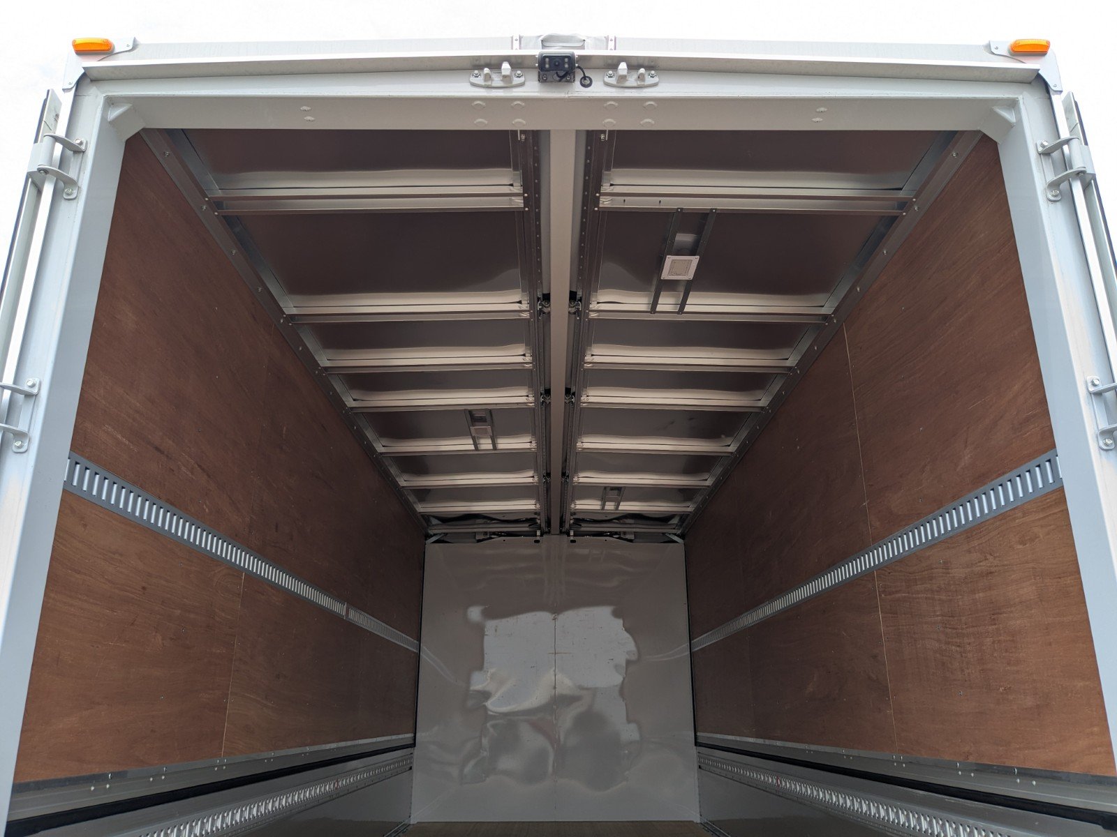vehicle_image_20260612170526uZc373LoQm.jpg