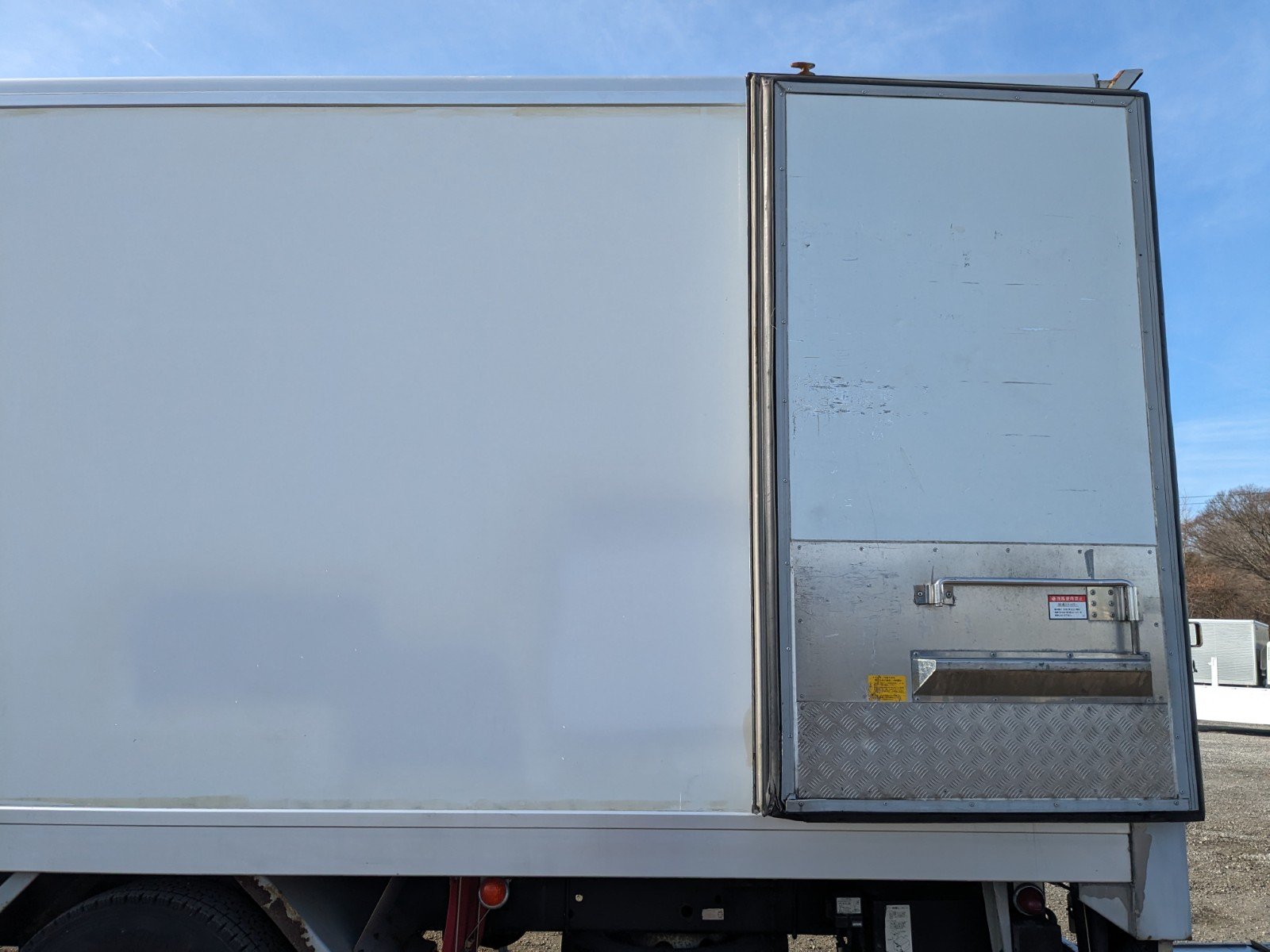 vehicle_image_20260213091236EhzcWkvHBW.jpg
