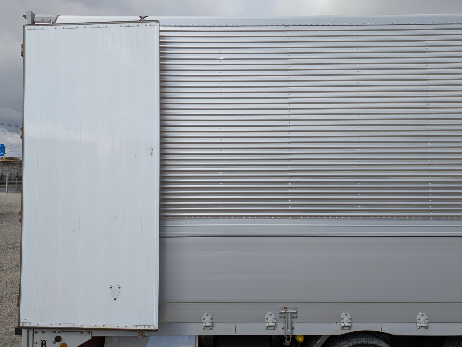 vehicle_image_202601260923347msLxqTSXp.jpg