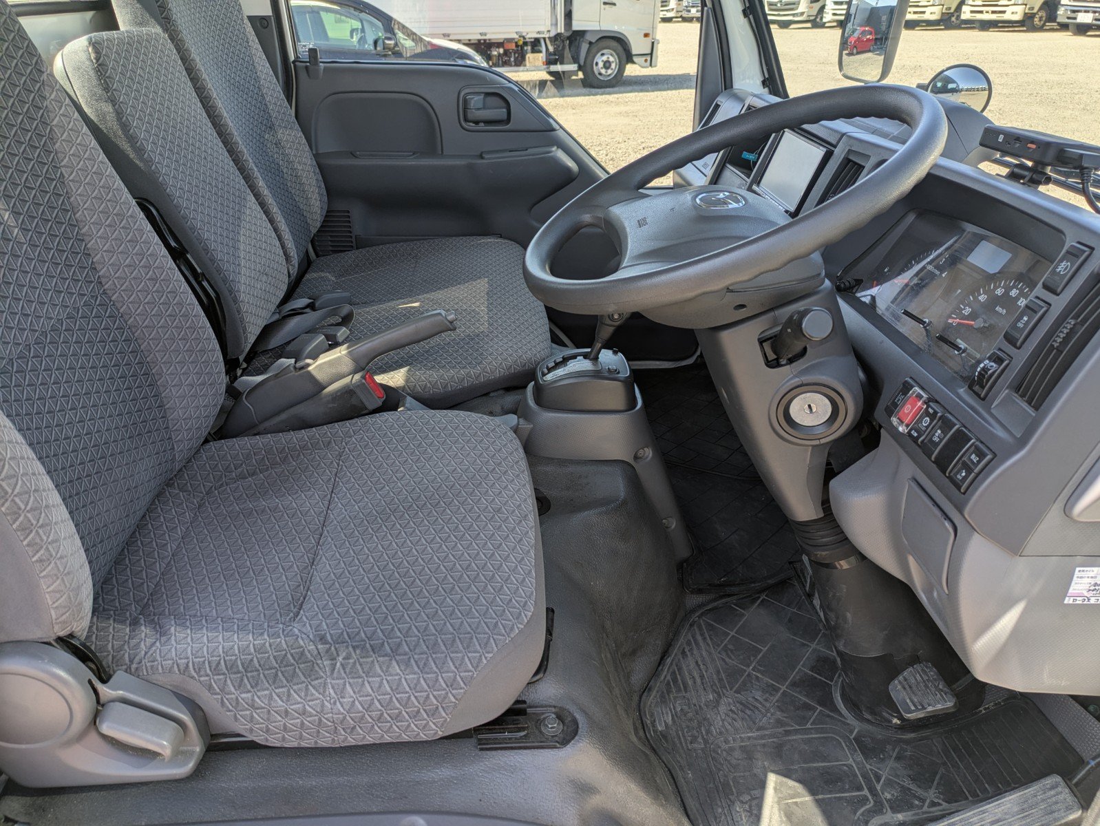 vehicle_image_2026032318520742fxhoP7rM.jpg