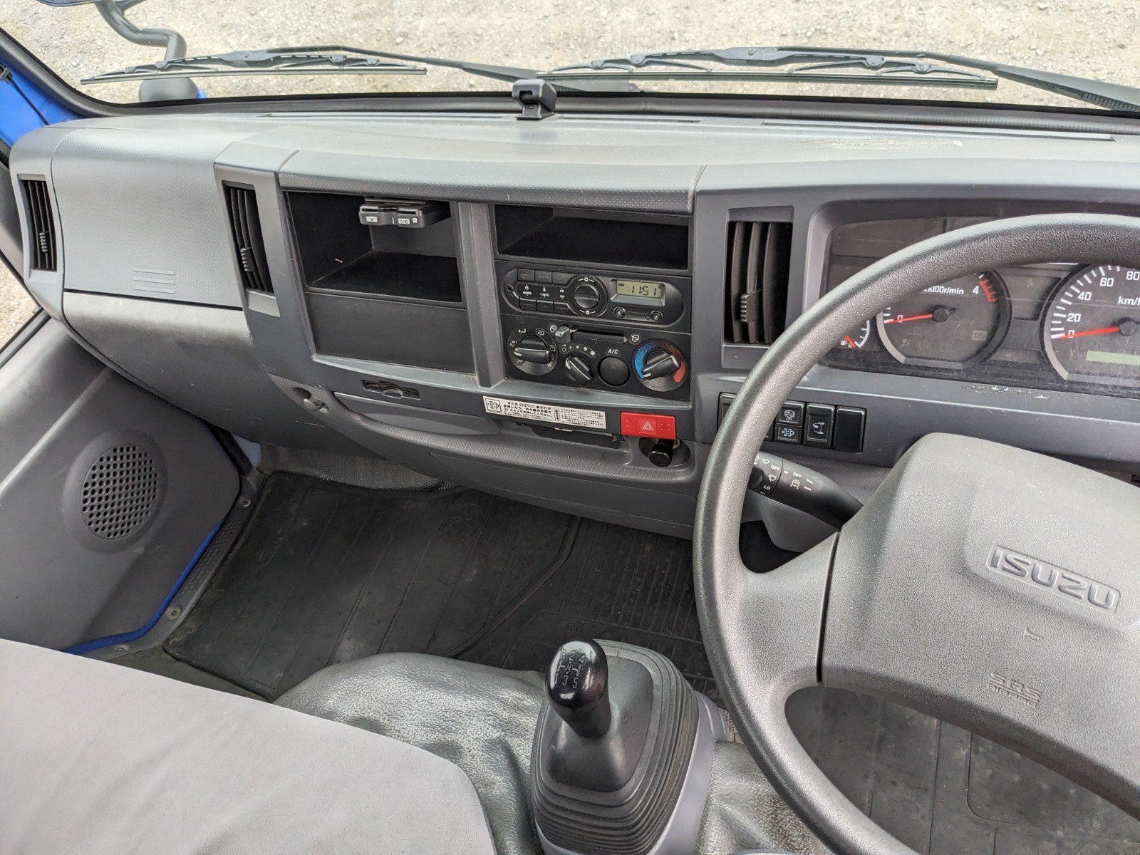 vehicle_image_20260309160843yjIhS2fRXn.jpg