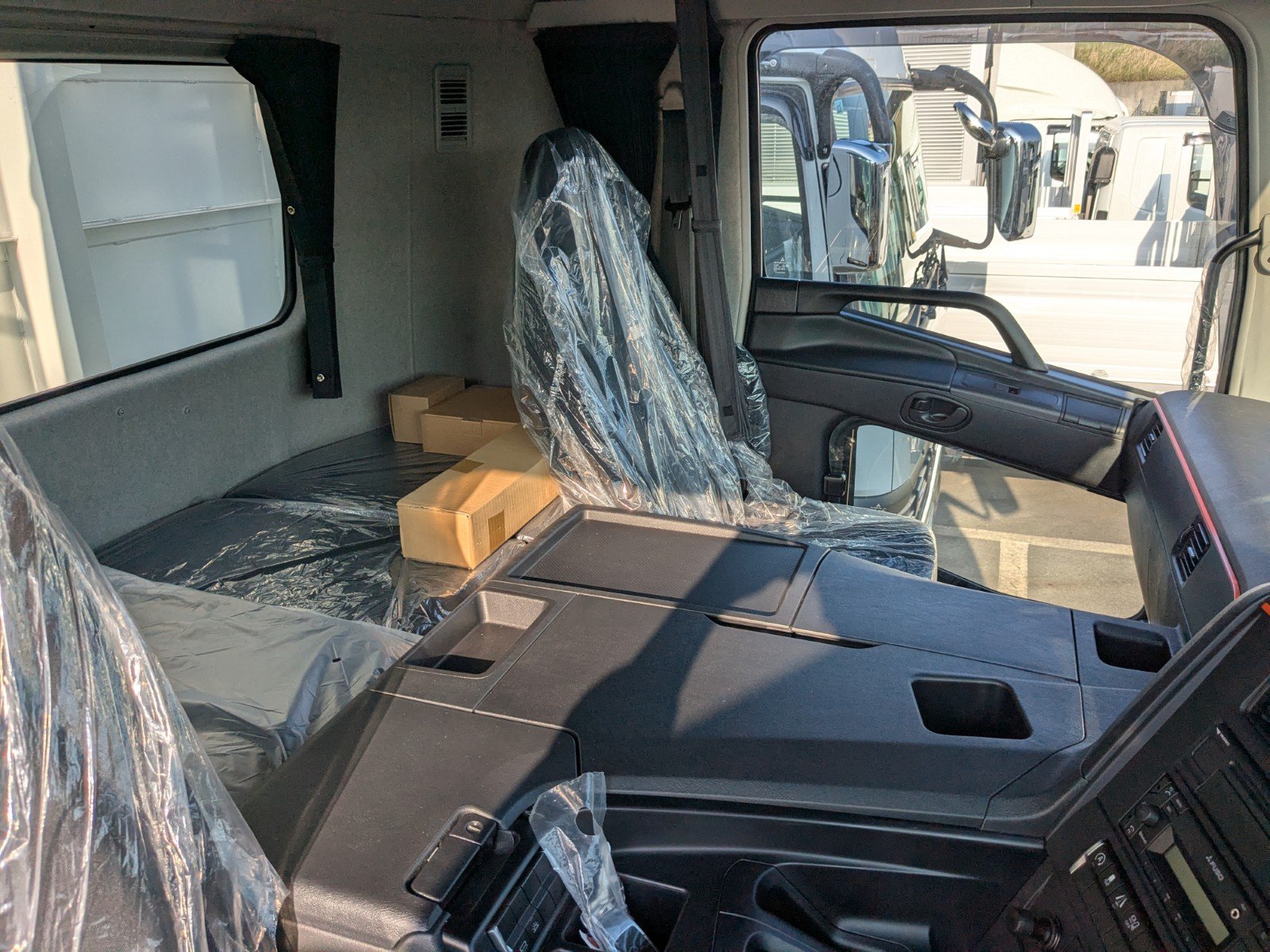 vehicle_image_20260522180042QeckCrBqAc.jpg