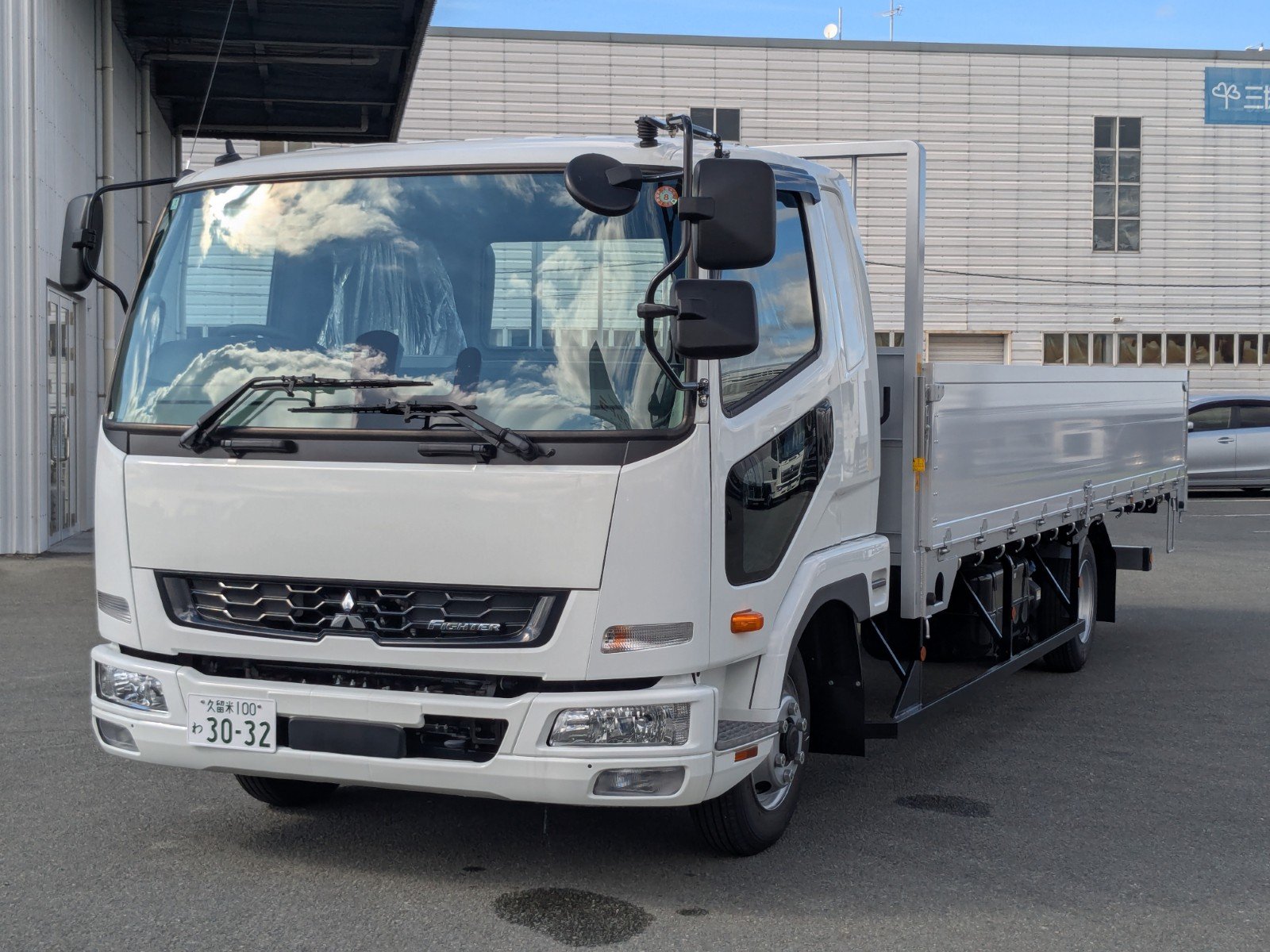 vehicle_image_20260606150506DcNKGRGGNY.jpg