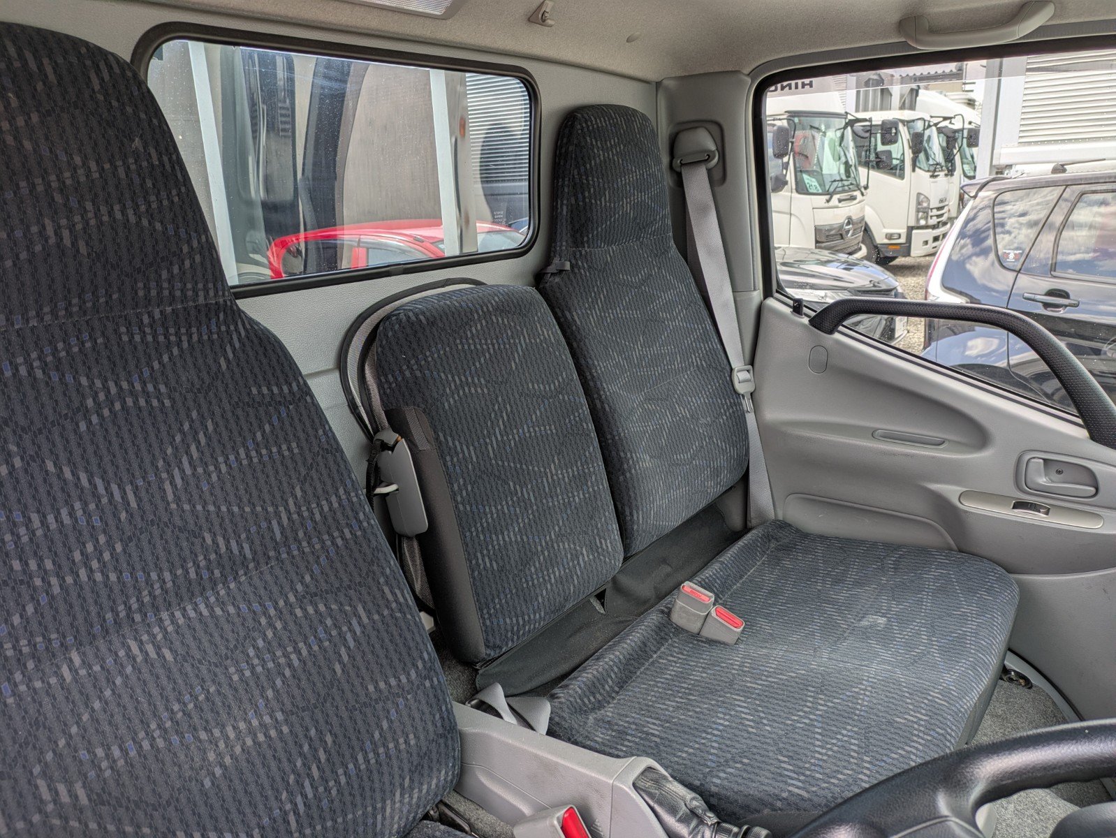 vehicle_image_20260312085047bLzWRJzyxn.jpg