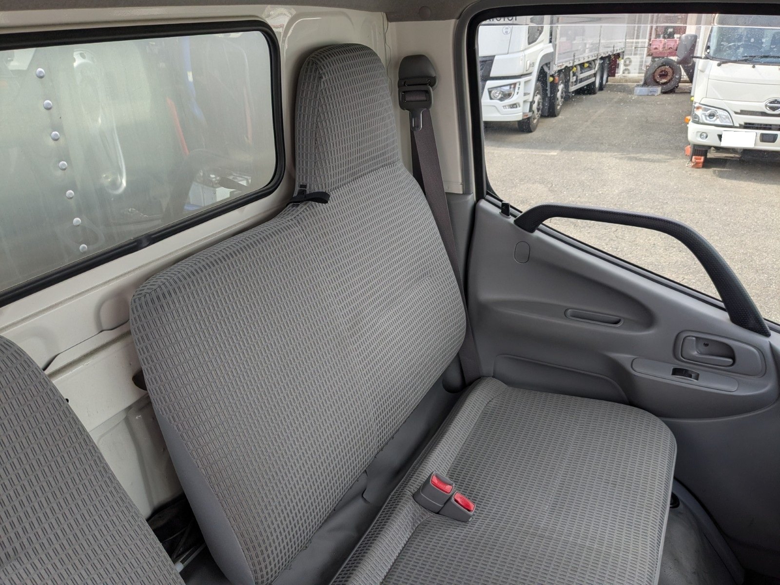 vehicle_image_20260307154245MjExVf8FAZ.jpg