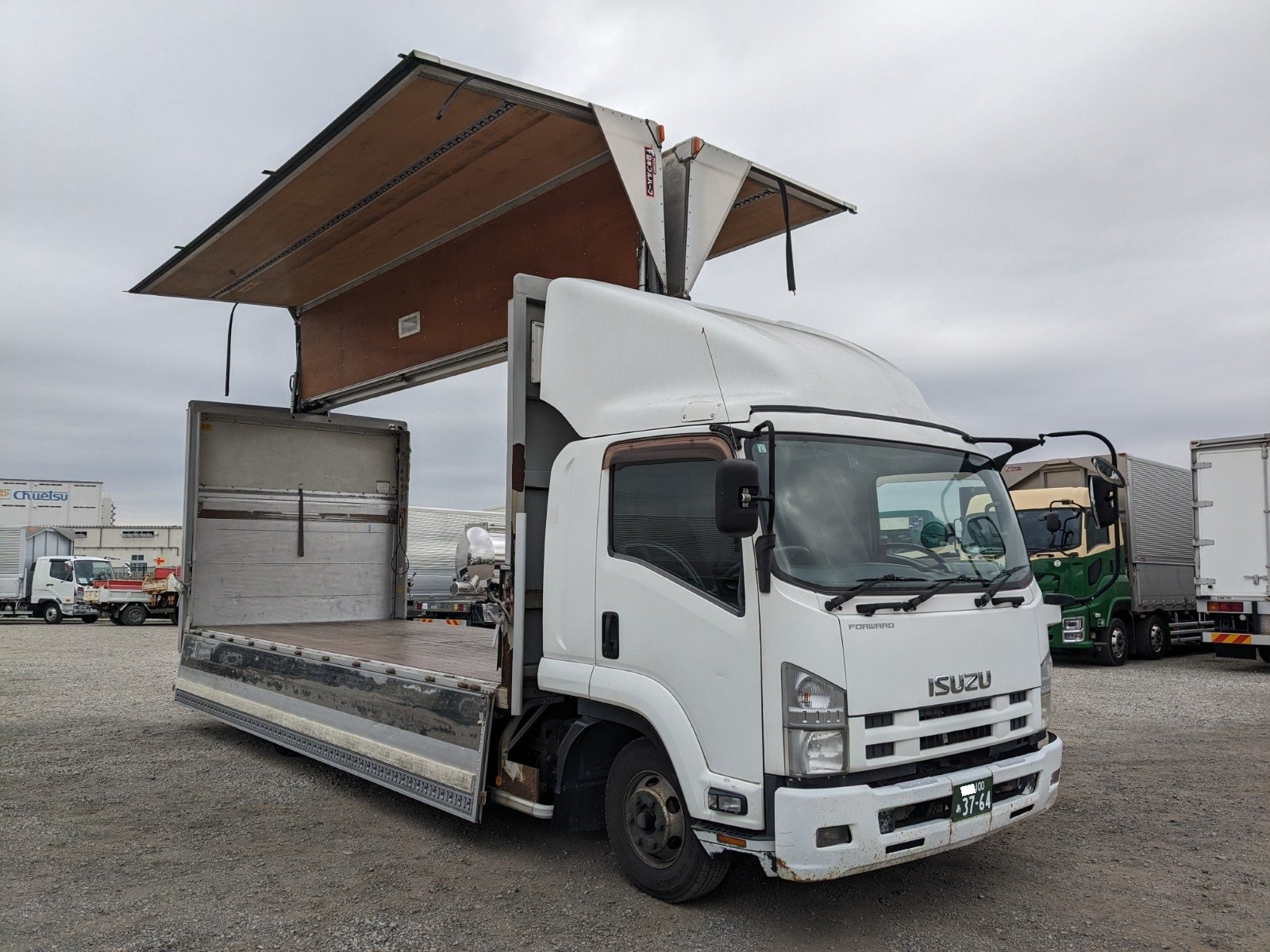 vehicle_image_20260318095235MYPzQ9YeAn.jpg