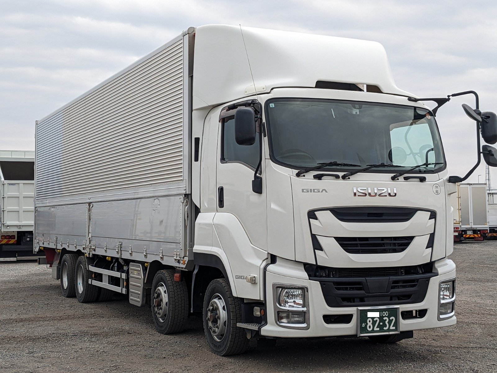 トラック販売・買取｜UJグループ（ウシトラ）