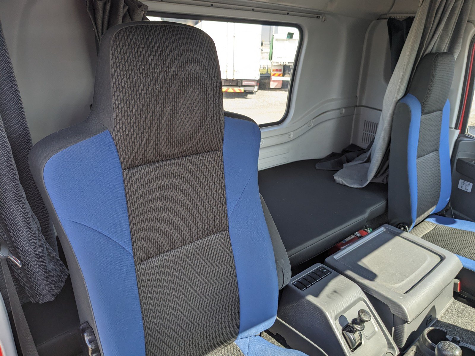 vehicle_image_20260330183504k57EWfE9aa.jpg
